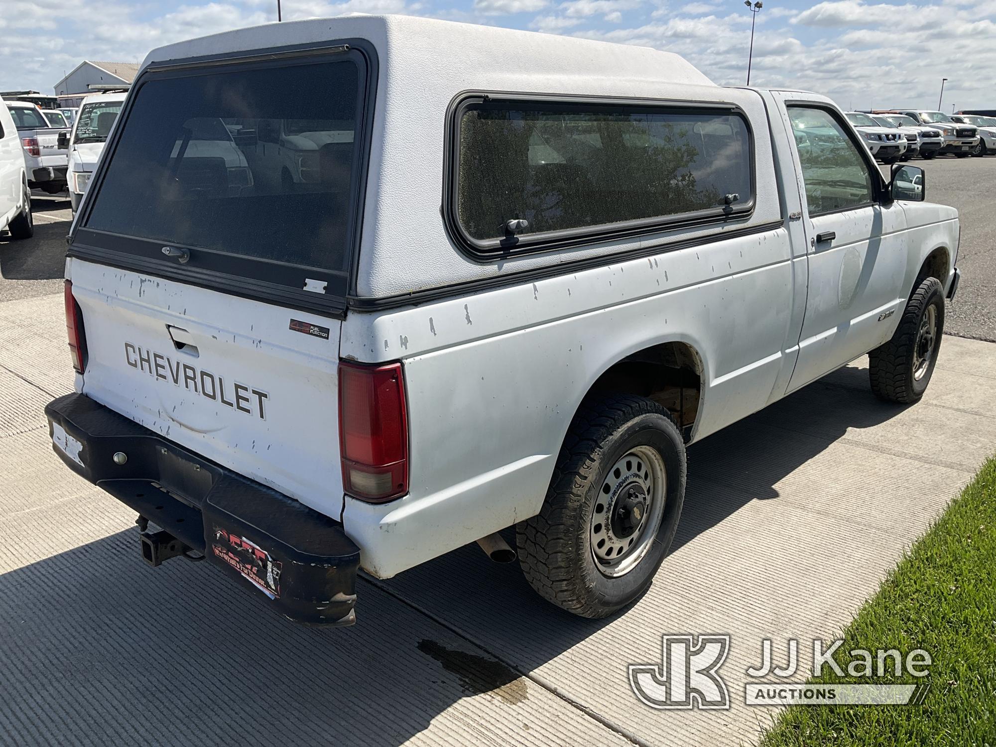 (Dixon, CA) 1992 Chevrolet S10 4x4 Pickup Truck Runs & Moves)( Vibrates, Throw Out Bearing Noise, Pa