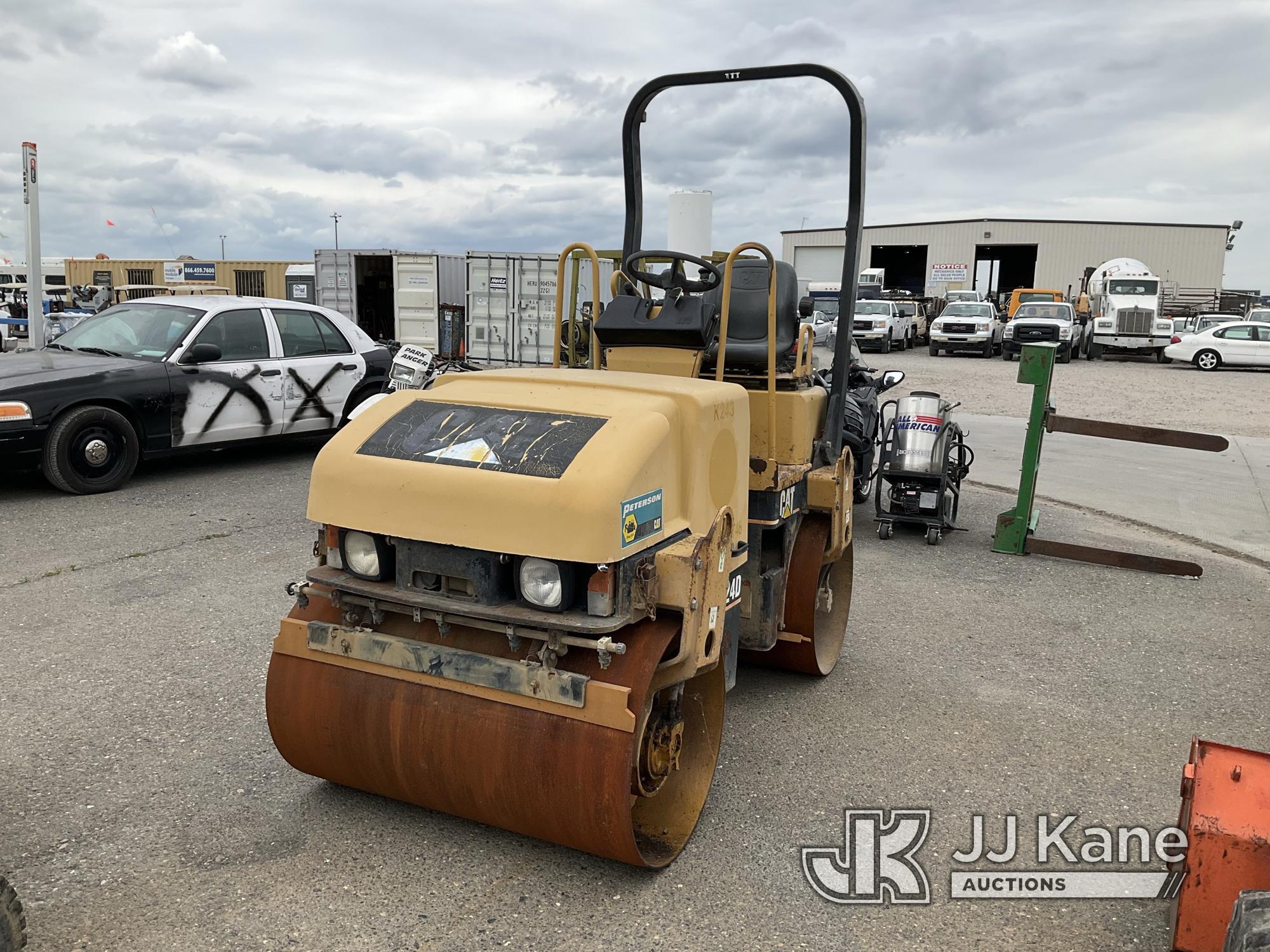 (Dixon, CA) 2002 Caterpillar CB224D Double-Drum Roller Not Running.