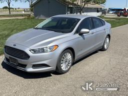 (Dixon, CA) 2016 Ford Fusion Hybrid 4-Door Sedan Runs & Moves