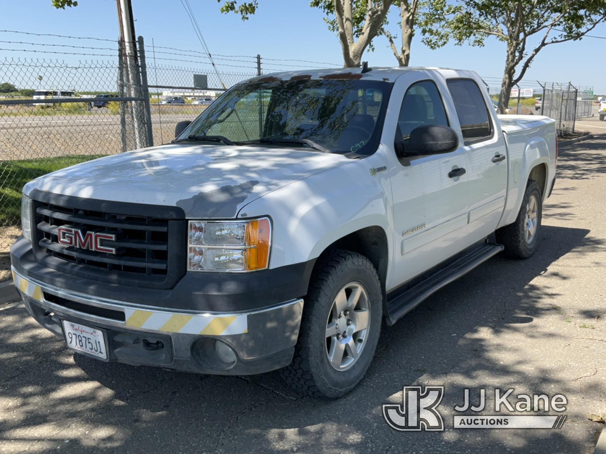 (Dixon, CA) 2013 GMC Sierra 1500 Hybrid 4x4 Crew-Cab Pickup Truck Runs & Moves