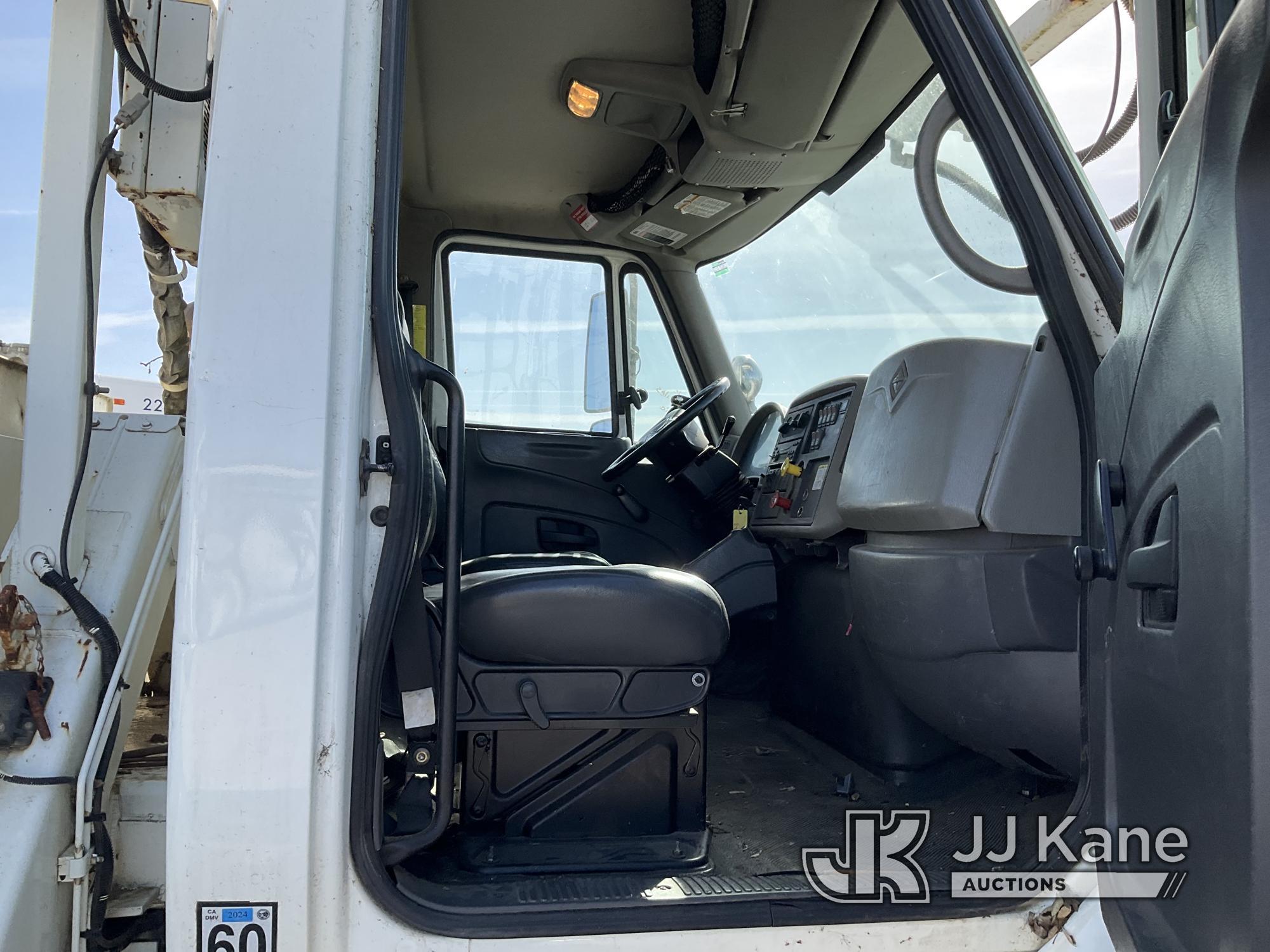 (Dixon, CA) Altec D3055A T, Digger Derrick rear mounted on 2008 International WorkStar 7500 6x4 Util