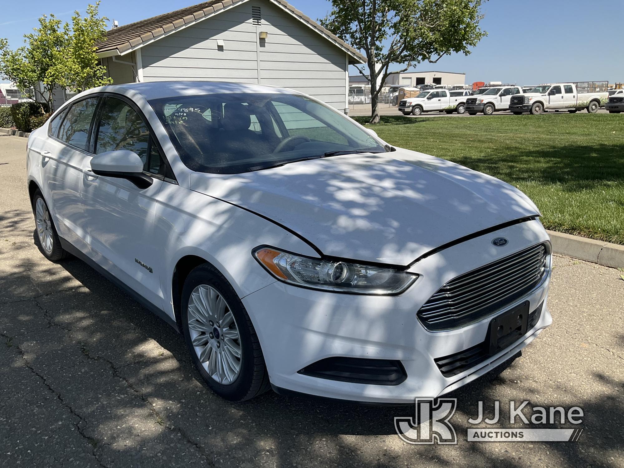 (Dixon, CA) 2016 Ford Fusion Hybrid 4-Door Sedan Runs & Moves