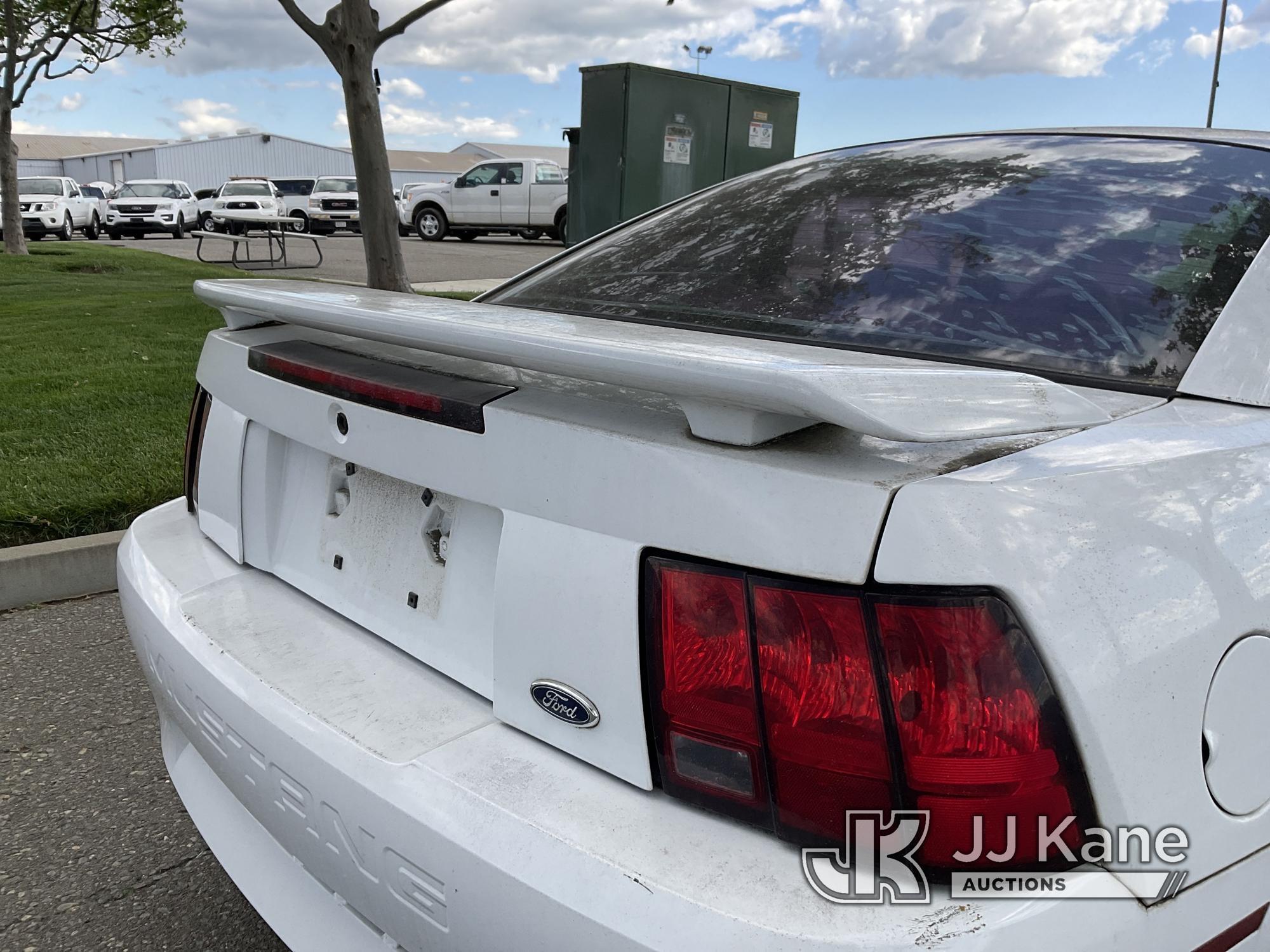 (Dixon, CA) 2002 Ford Mustang 2-Door Coupe Runs & Moves