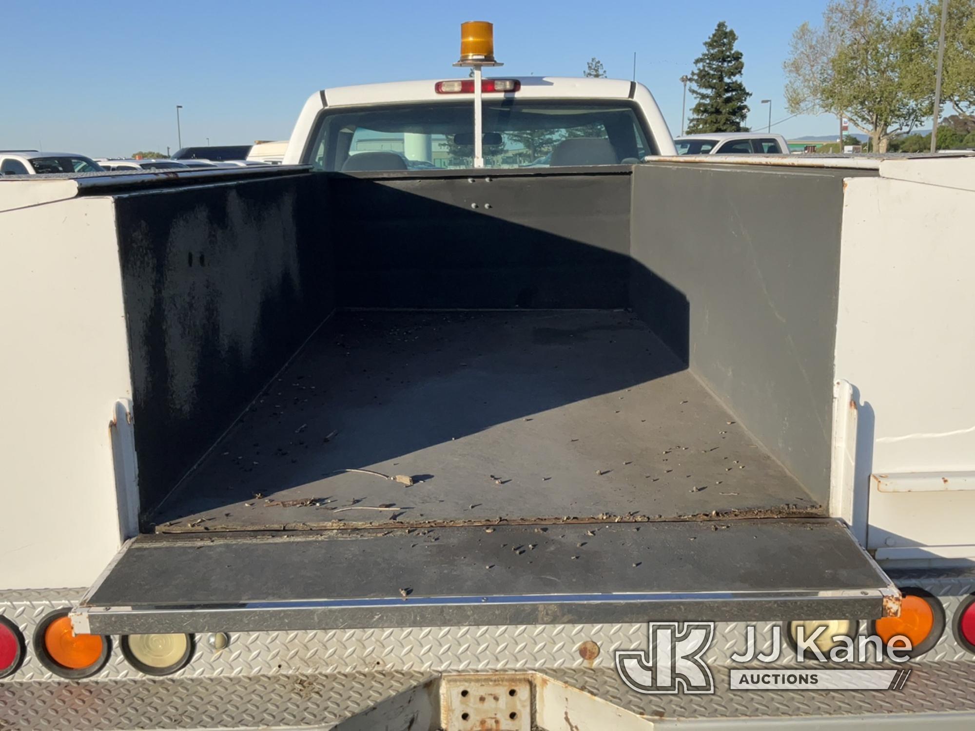 (Dixon, CA) 2001 GMC Sierra 2500HD Pickup Truck Runs & Moves