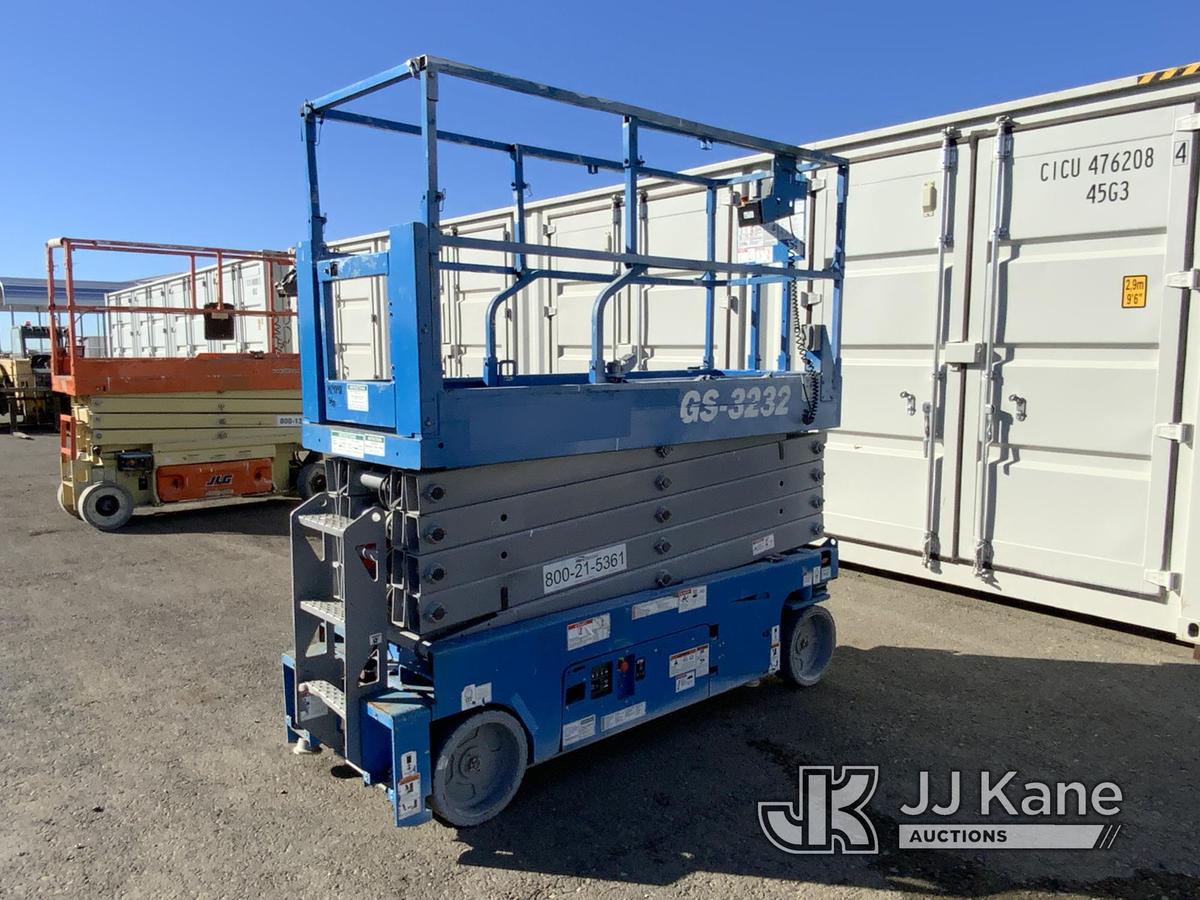 (Dixon, CA) 2018 Genie GS-3232 Self-Propelled Scissor Lift, Genie GS-3232 Runs & Operates