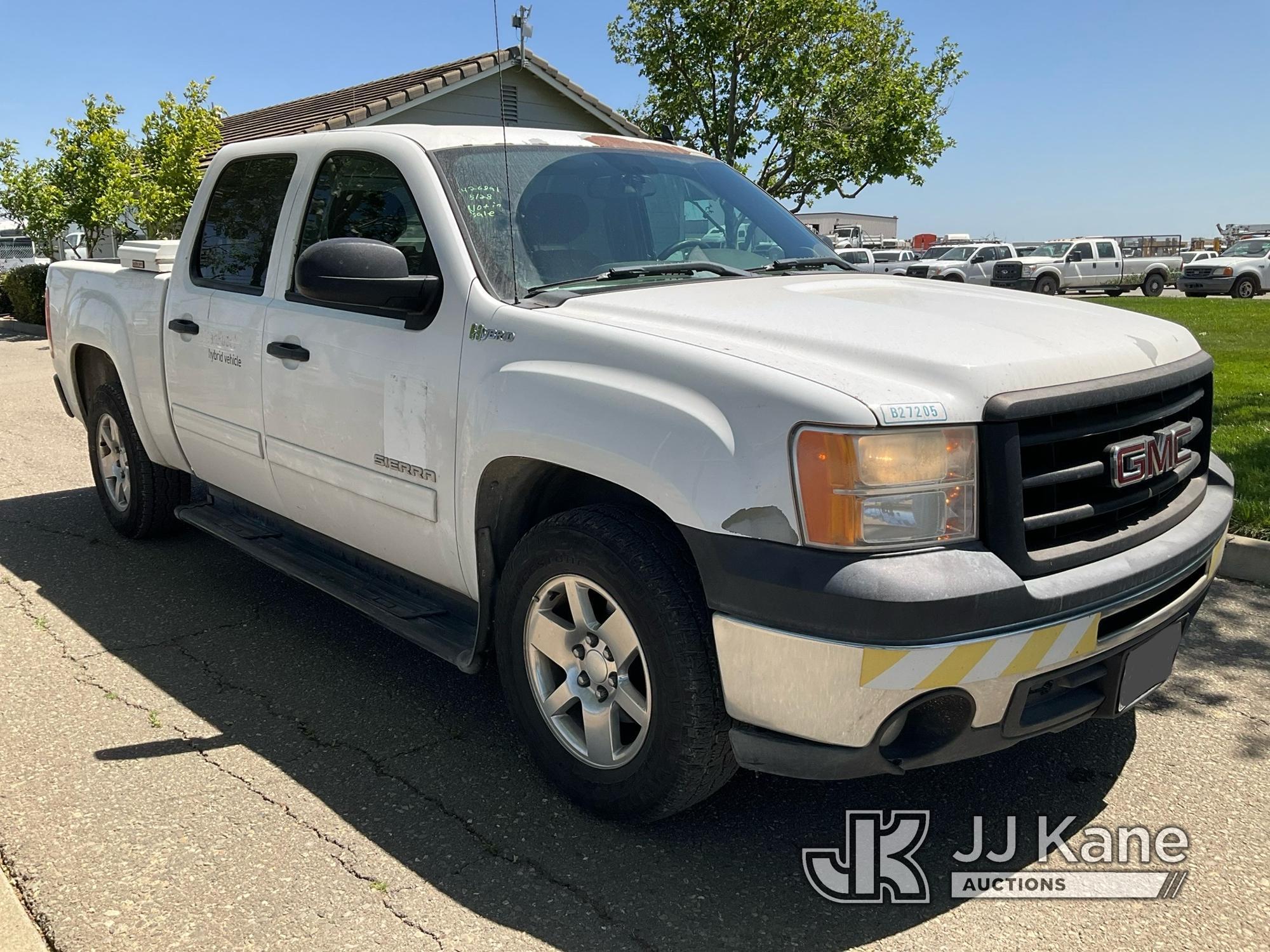 (Dixon, CA) 2013 GMC Sierra 1500 Hybrid Crew-Cab Pickup Truck Runs & Moves