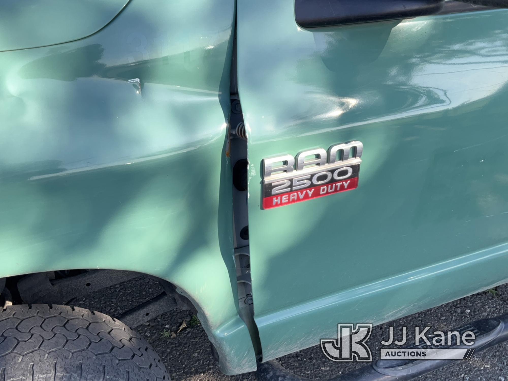 (Dixon, CA) 2009 Dodge RAM 2500 4x4 Pickup Truck Runs & Moves) (Driver Door Does Not Shut, Body Dama