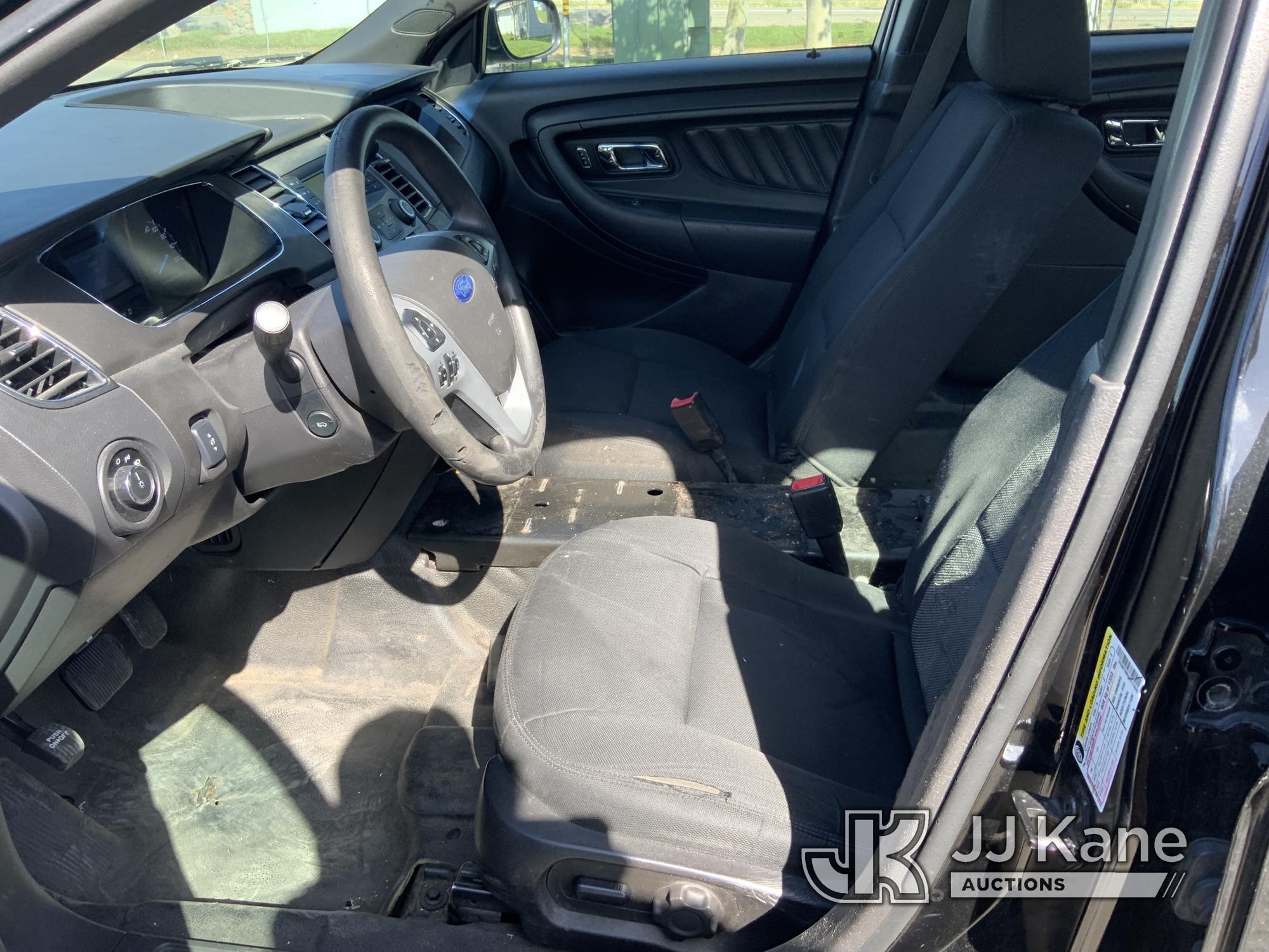 (Dixon, CA) 2015 Ford Taurus AWD 4-Door Sedan Runs & Moves) (Rear Seatbelts Not Installed, No Rear S