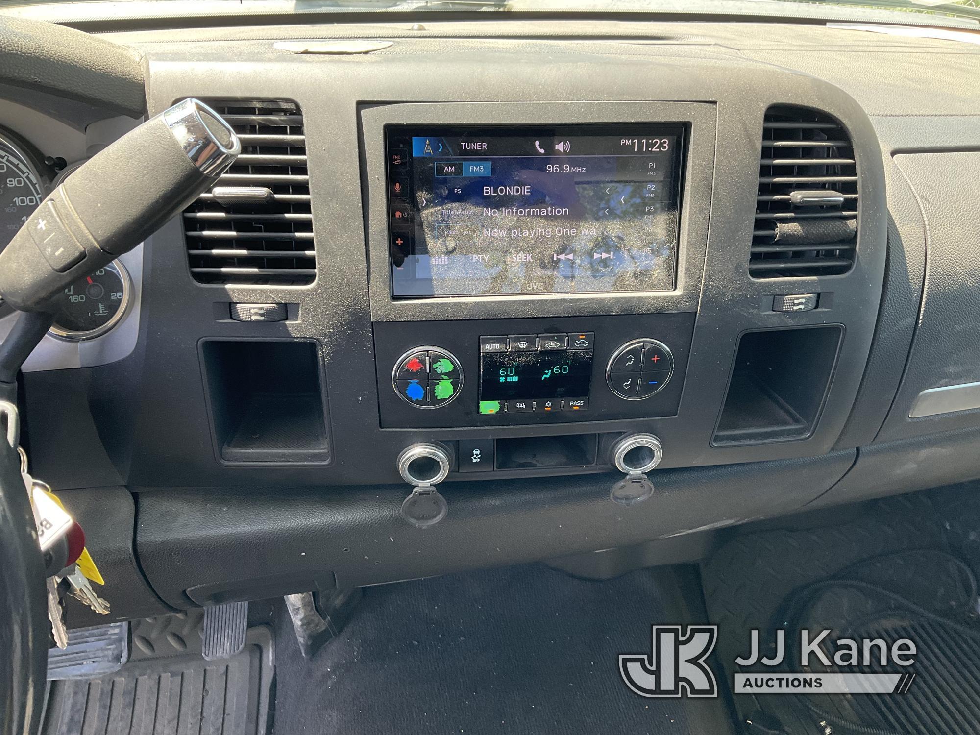 (Dixon, CA) 2013 GMC Sierra 1500 Hybrid Crew-Cab Pickup Truck Runs & Moves