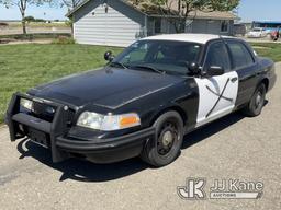 (Dixon, CA) 2011 Ford Crown Victoria Police Interceptor 4-Door Sedan Runs & Moves) (Interior Strippe