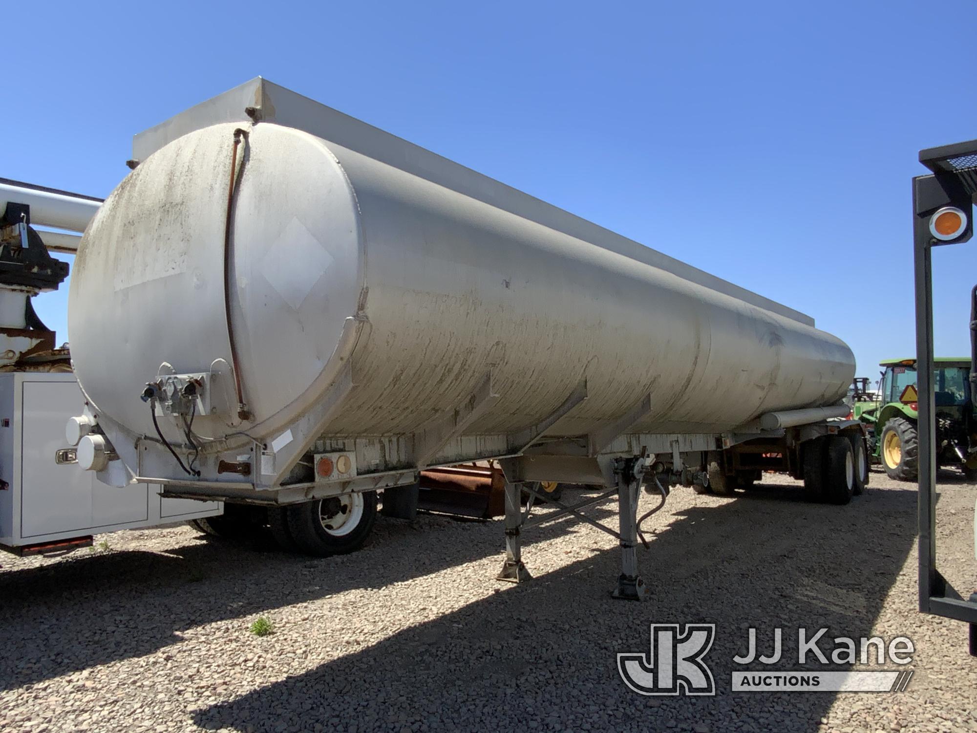 (Dixon, CA) 1975 SEMI WATER TANK TRAILER (Used) NOTE: This unit is being sold AS IS/WHERE IS via Tim