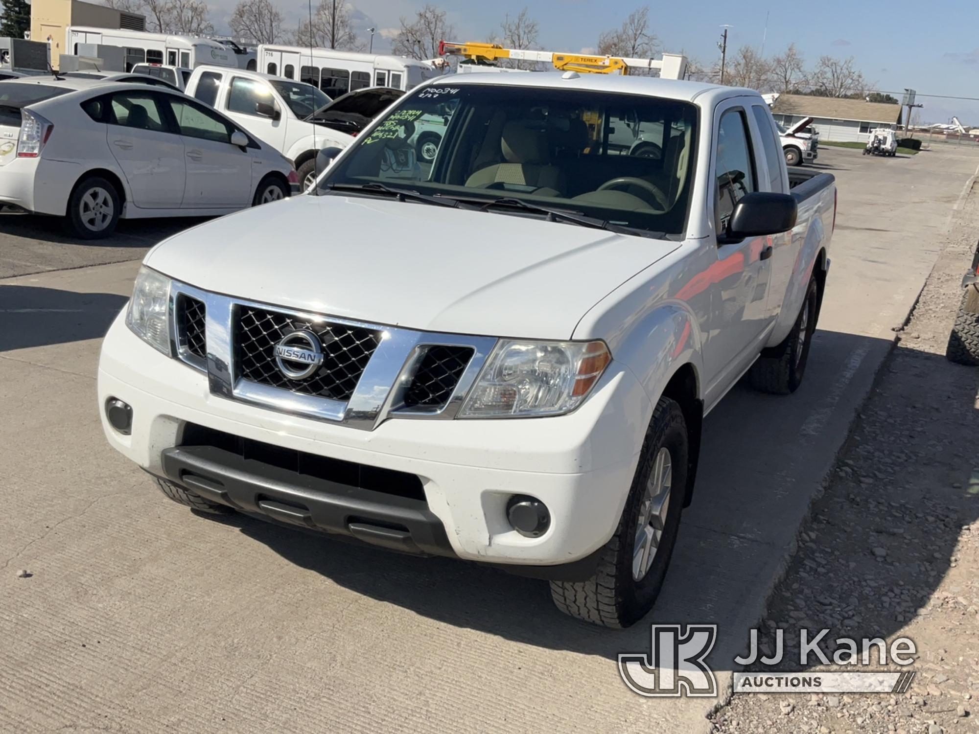 (Dixon, CA) 2016 Nissan Frontier 4x4 Extended-Cab Pickup Truck Runs & Moves)