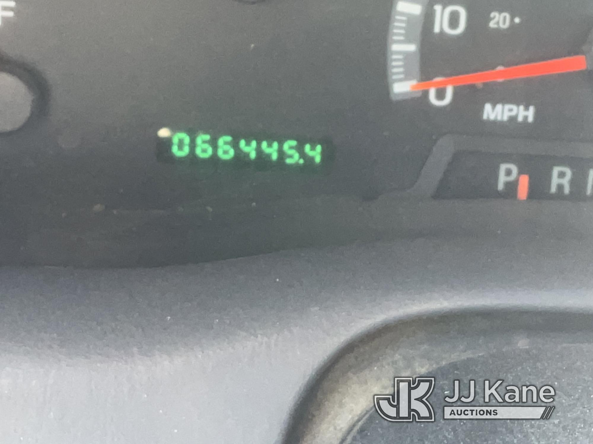 (Dixon, CA) 2004 Ford F150 Pickup Truck Runs & Moves, Vehicle Leaks Oil, Conditions Unknown