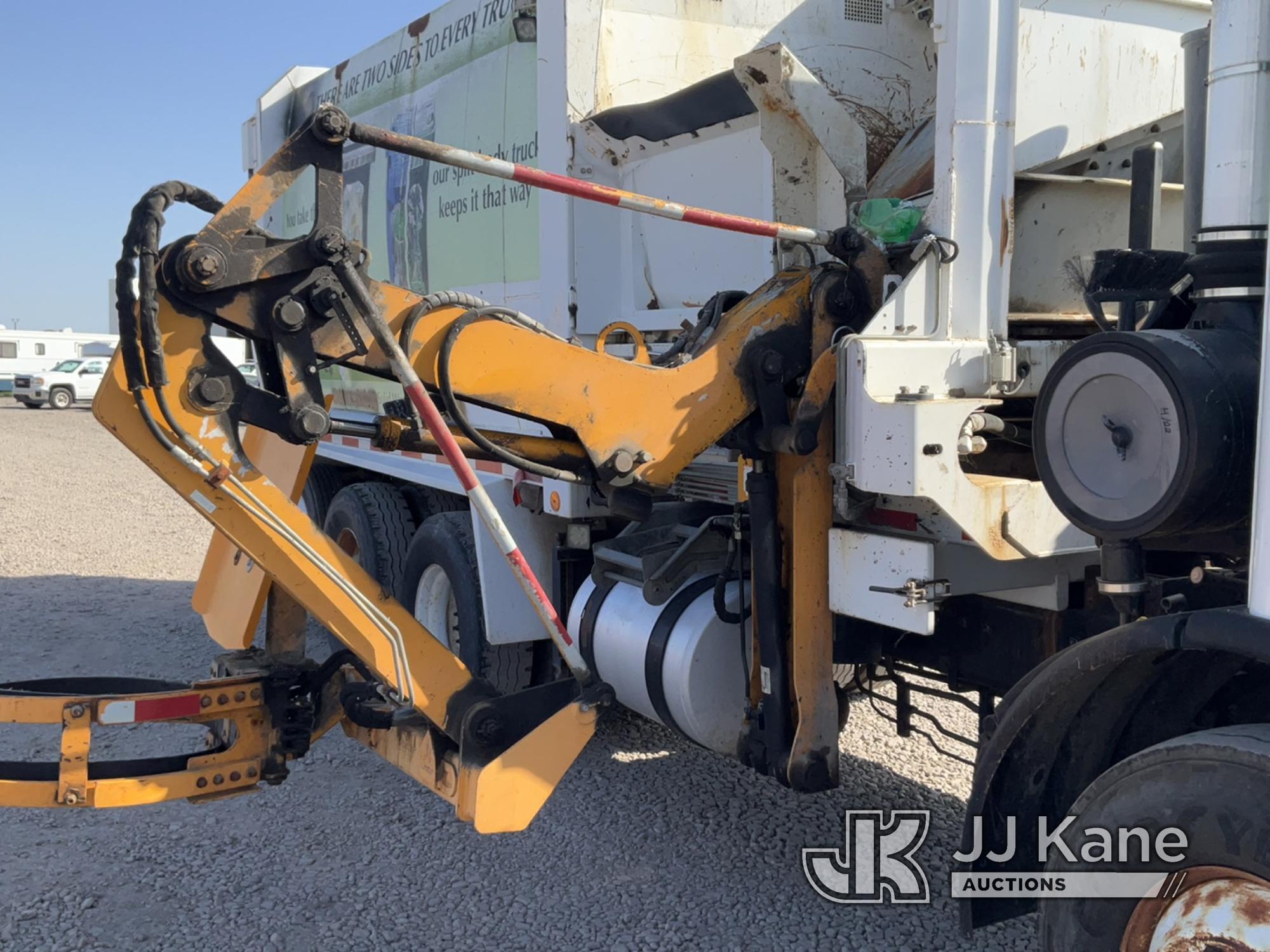 (Dixon, CA) 2005 Freightliner Condor Garbage/Compactor Truck Runs, Moves, & Operates