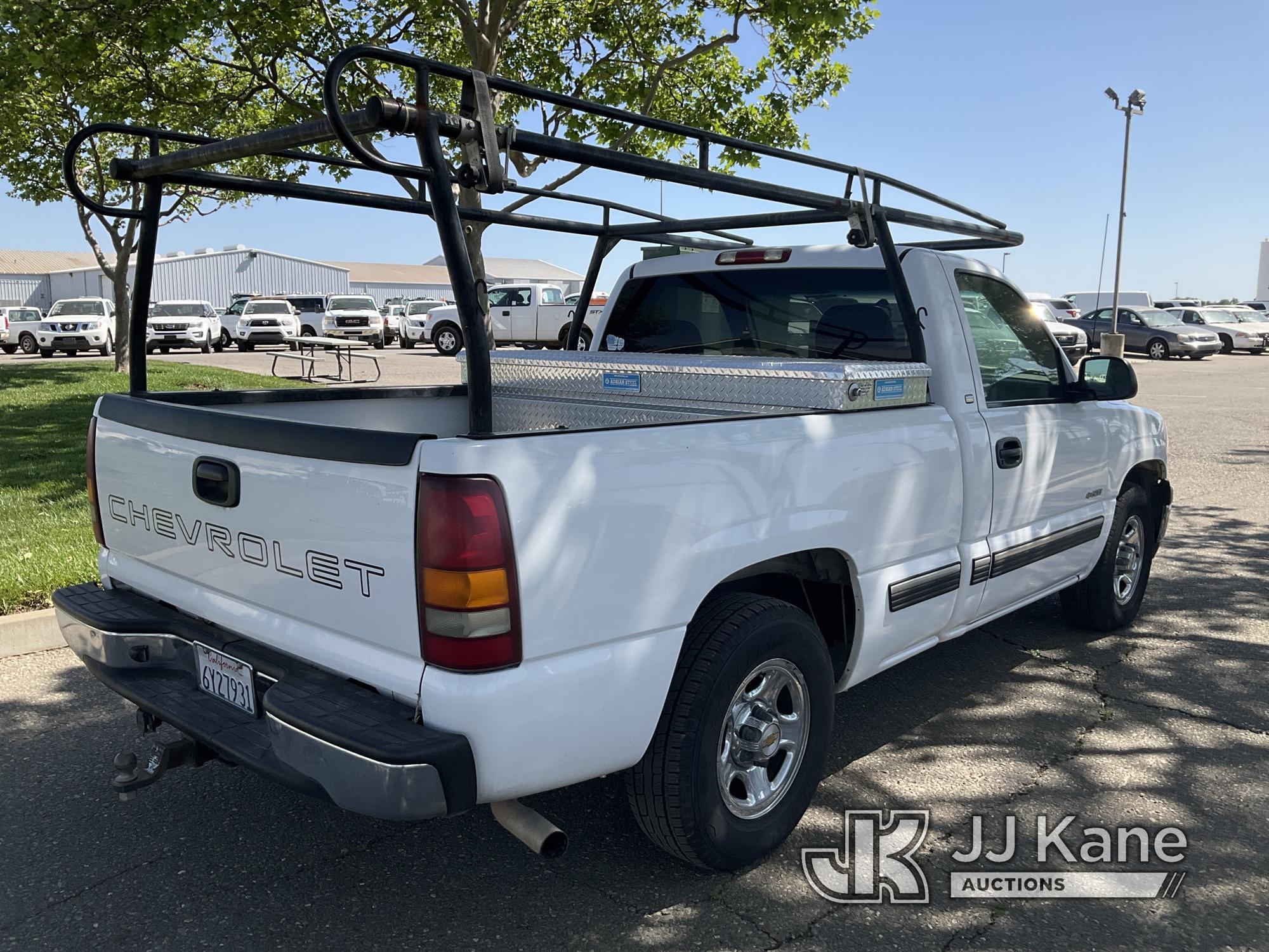 (Dixon, CA) 2002 Chevrolet Silverado 1500 Pickup Truck Runs & Moves.