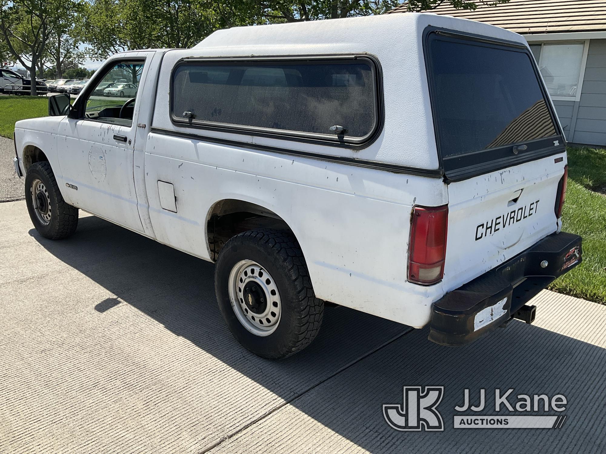 (Dixon, CA) 1992 Chevrolet S10 4x4 Pickup Truck Runs & Moves)( Vibrates, Throw Out Bearing Noise, Pa