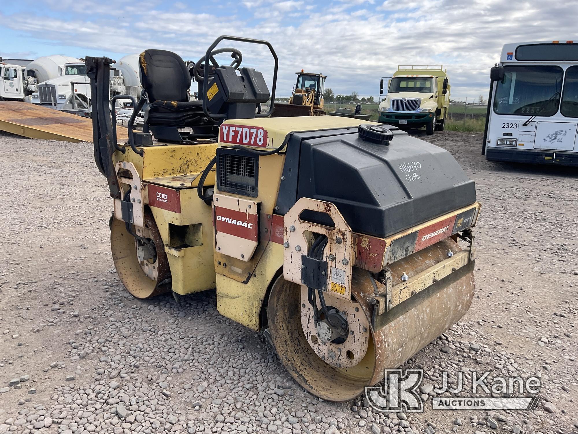 (Dixon, CA) 2007 Dynapac CC102 Double-Drum Roller Runs, Moves & Operates