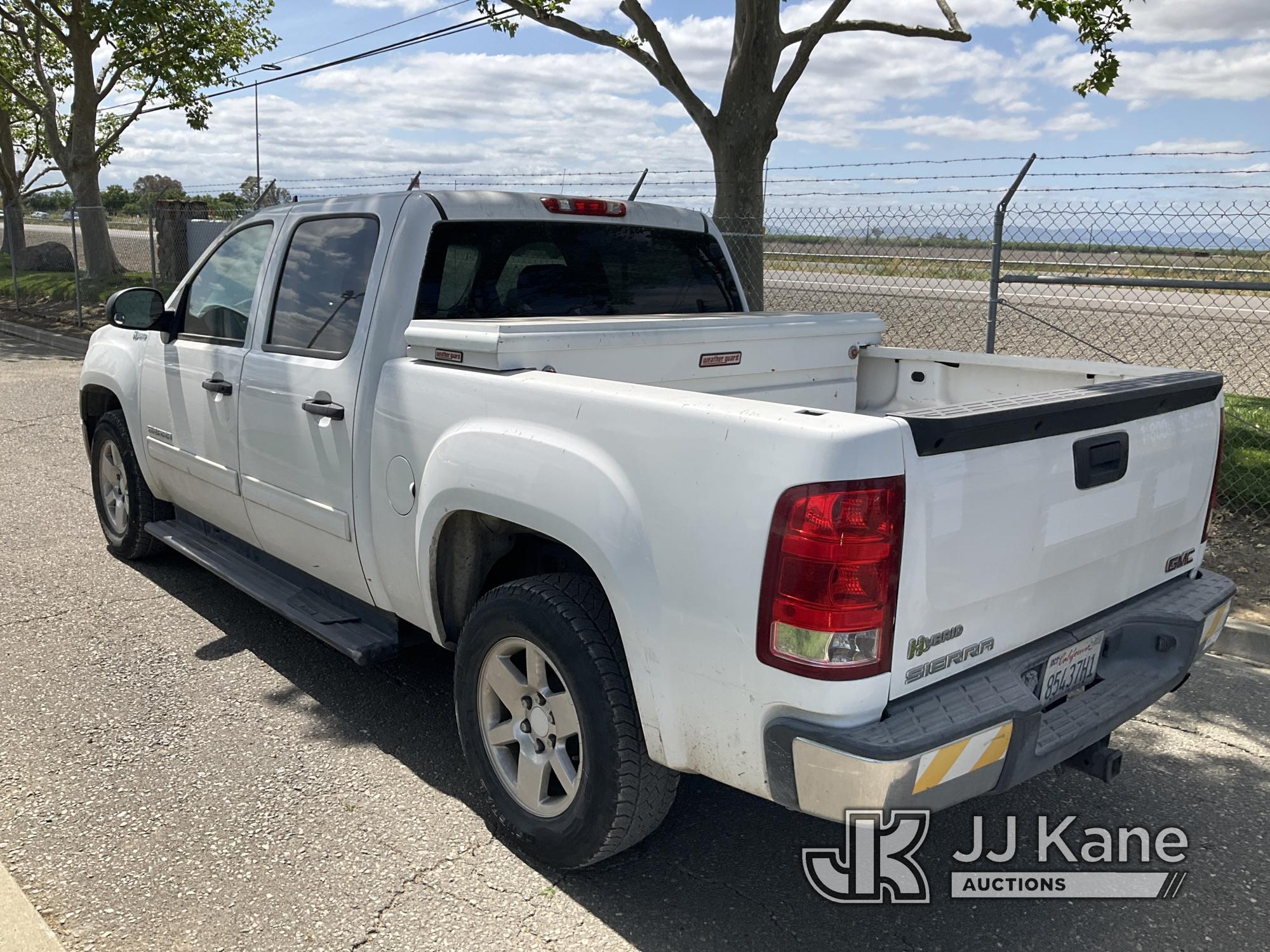 (Dixon, CA) 2013 GMC Sierra 1500 Hybrid Crew-Cab Pickup Truck Runs & Moves