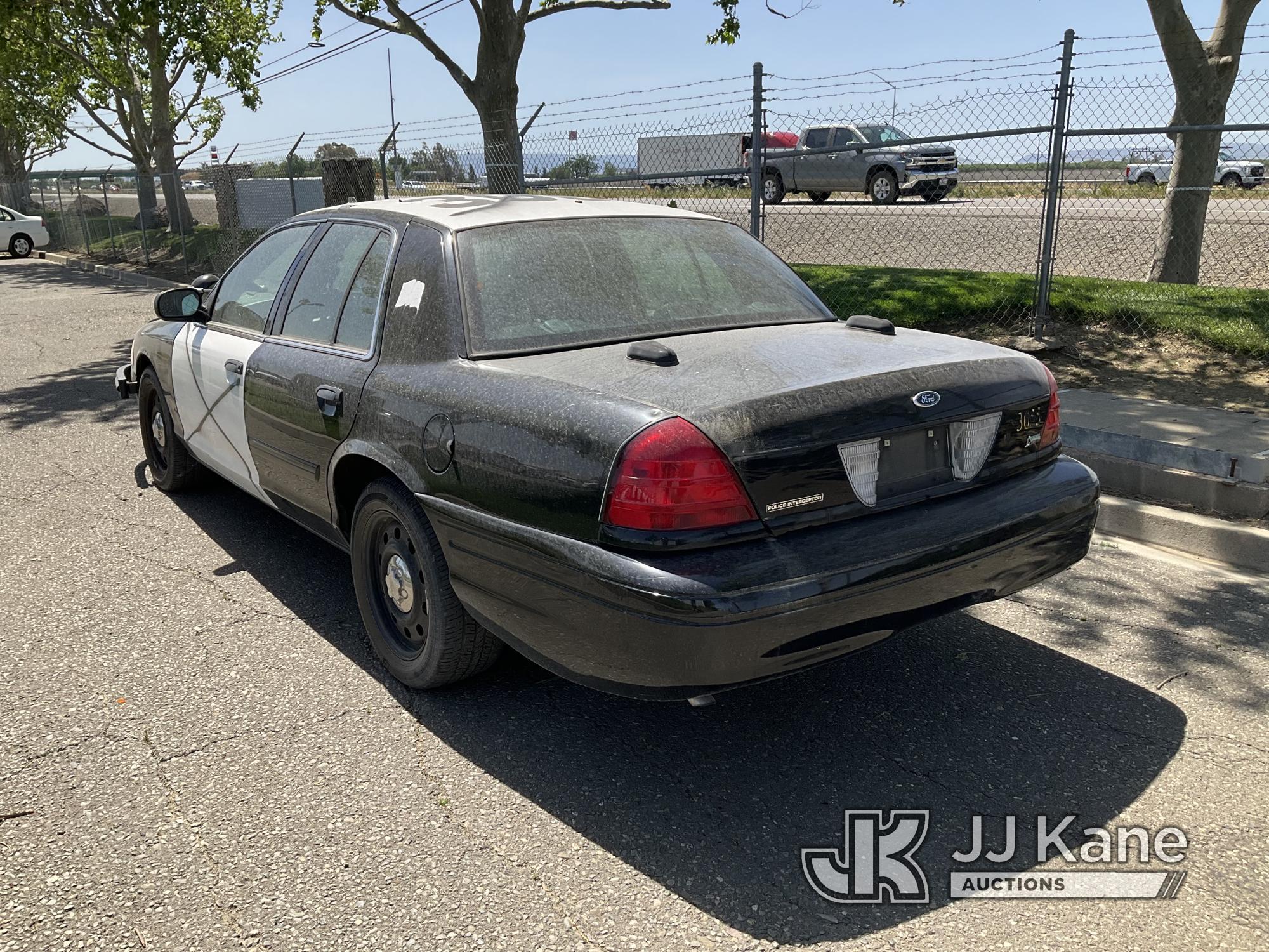 (Dixon, CA) 2011 Ford Crown Victoria Police Interceptor 4-Door Sedan Runs & Moves) (Check Engine Lig