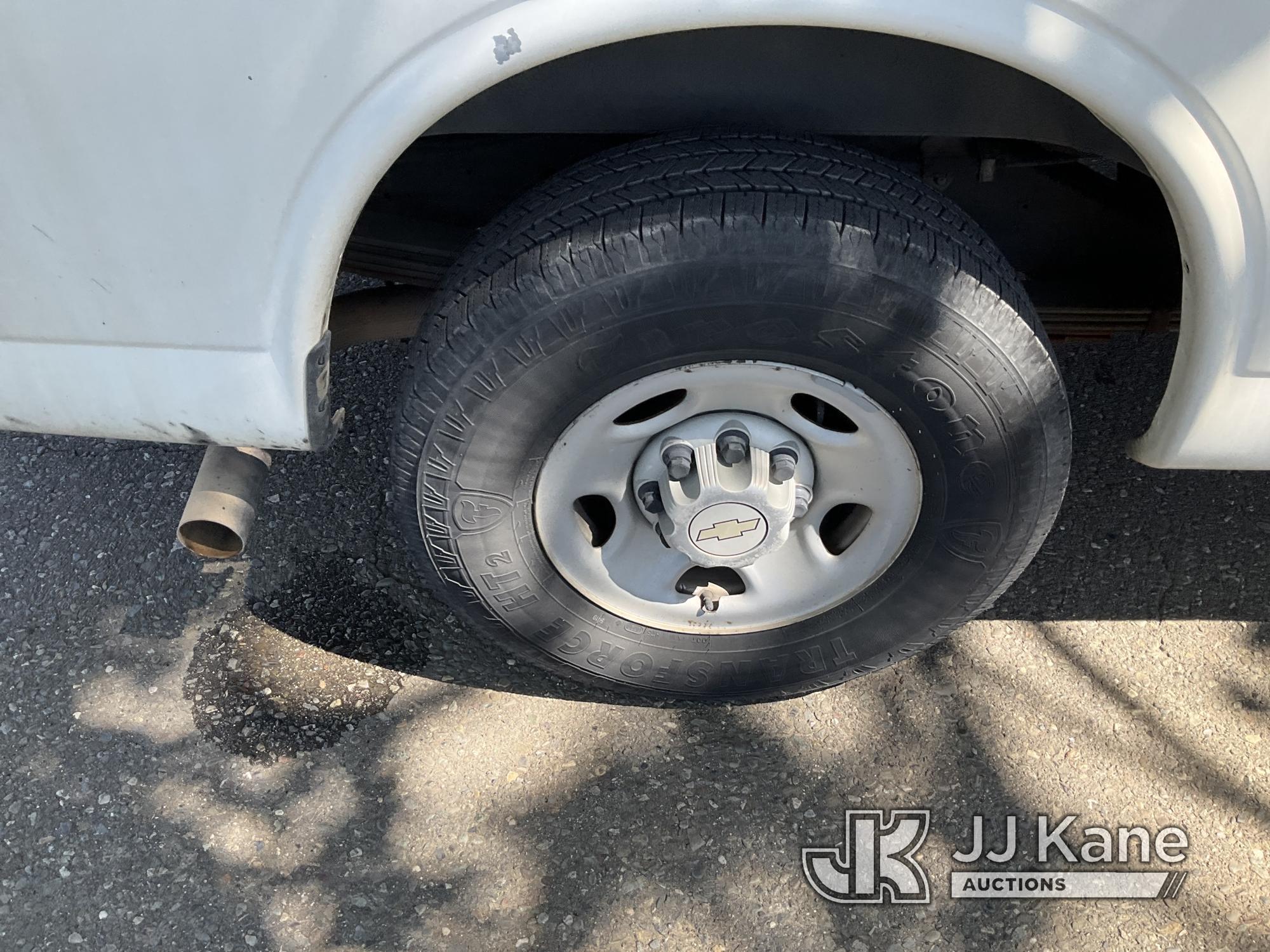 (Dixon, CA) 2006 Chevrolet Express G3500 Cargo Van Runs & Moves, Engine Ticks