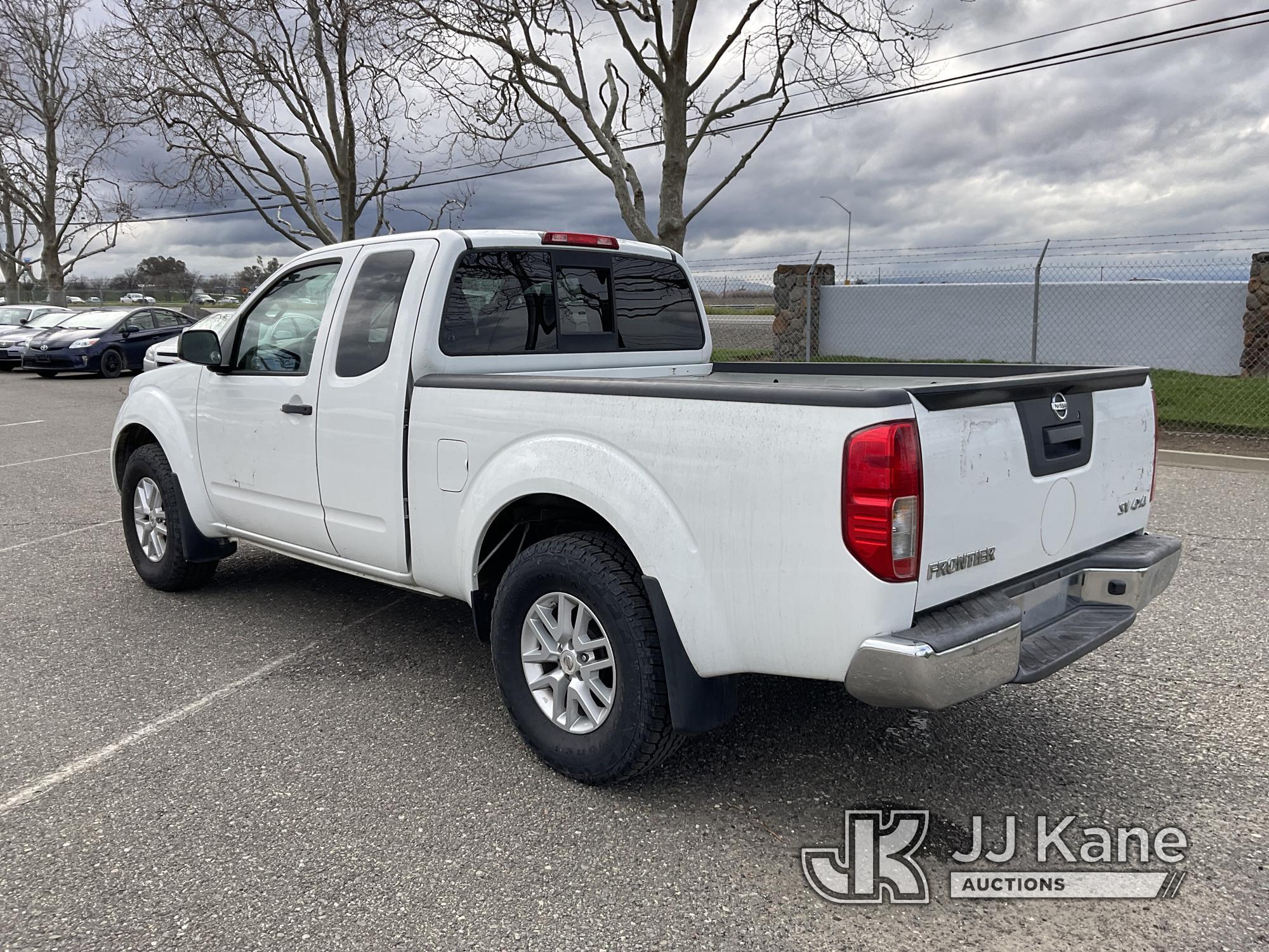 (Dixon, CA) 2016 Nissan Frontier 4x4 Extended-Cab Pickup Truck Runs & Moves, Bad Alternator, Vehicle