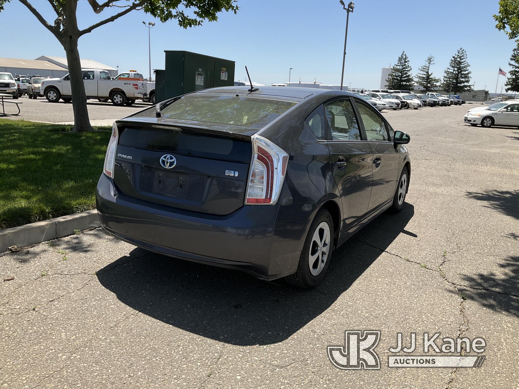 (Dixon, CA) 2014 Toyota Prius 4-Door Hybrid Sedan Runs & Moves