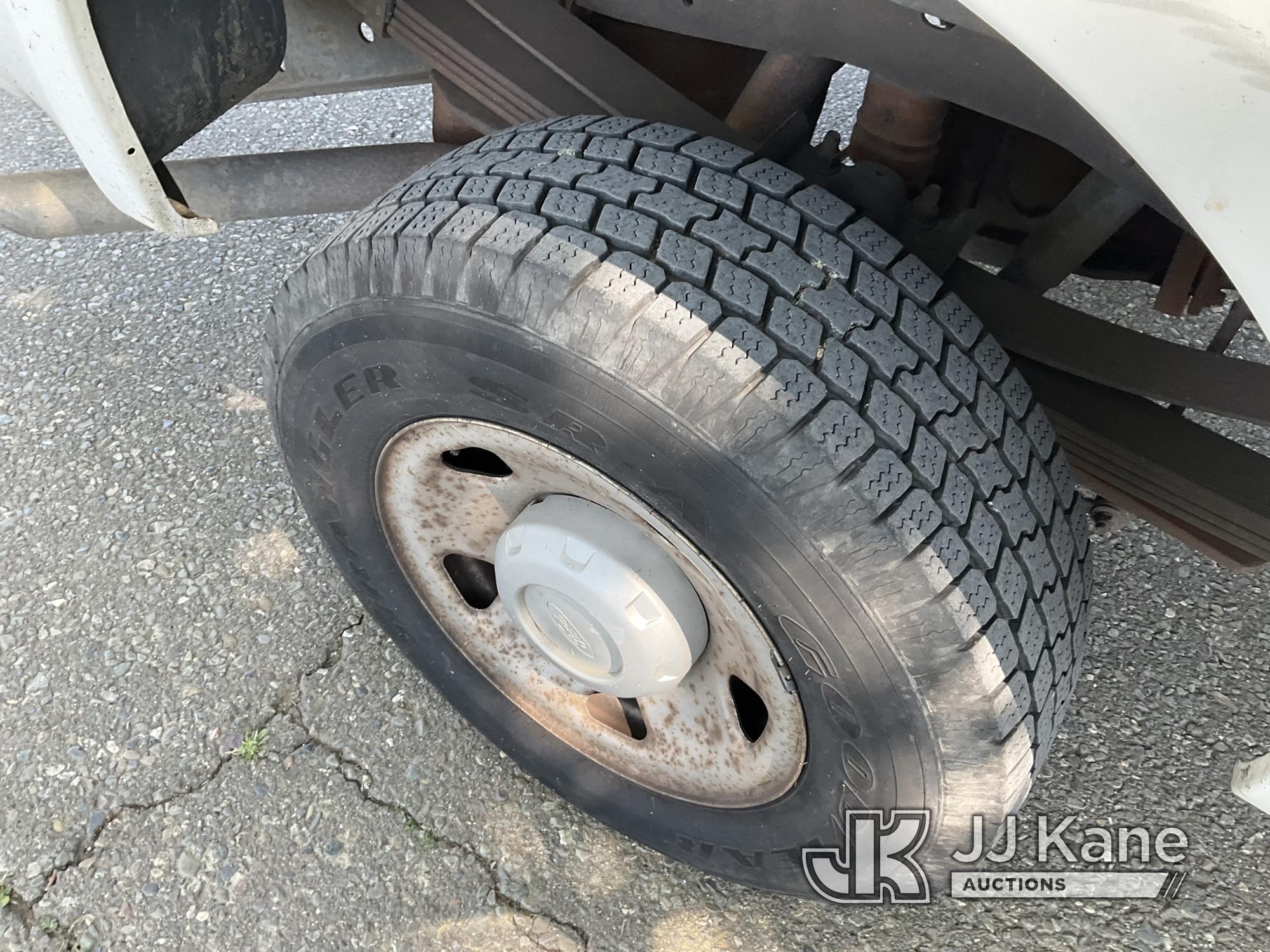 (Dixon, CA) 2008 Ford F250 4x4 Dump Truck Runs, Moves & Operates