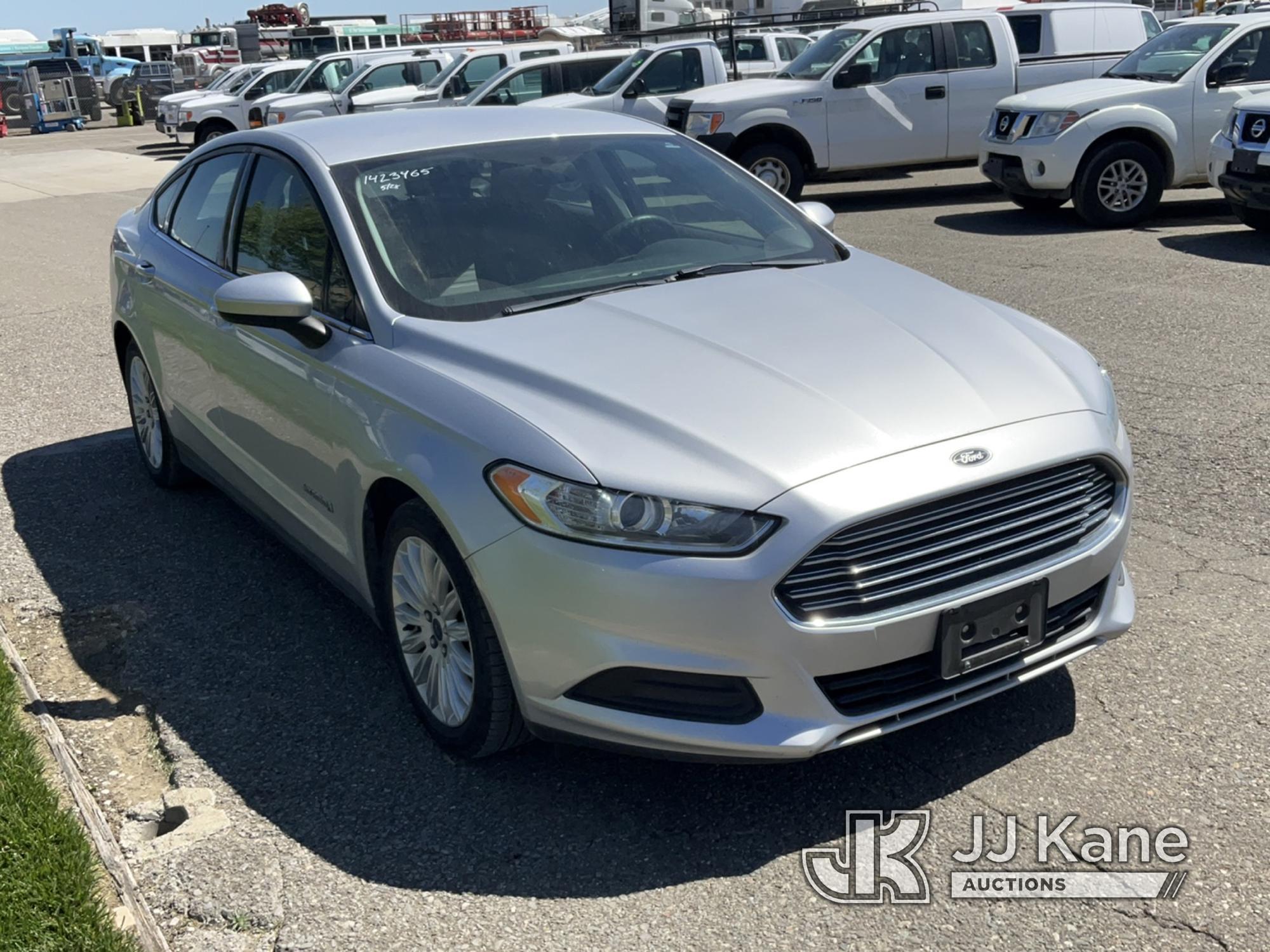 (Dixon, CA) 2016 Ford Fusion Hybrid 4-Door Sedan Runs & Moves