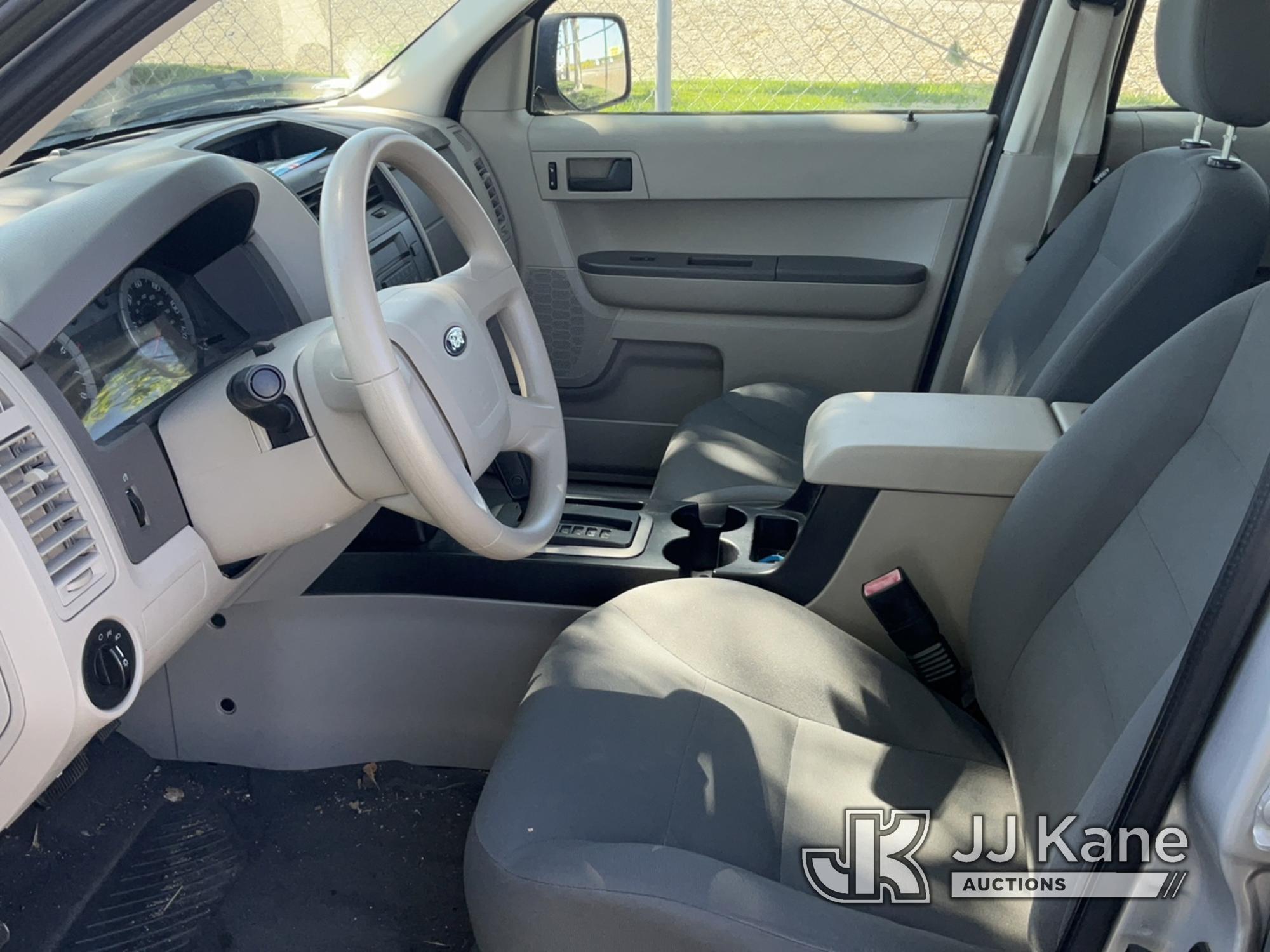 (Dixon, CA) 2008 Ford Escape 4x4 4-Door Sport Utility Vehicle Runs & Moves, Does Not Shift