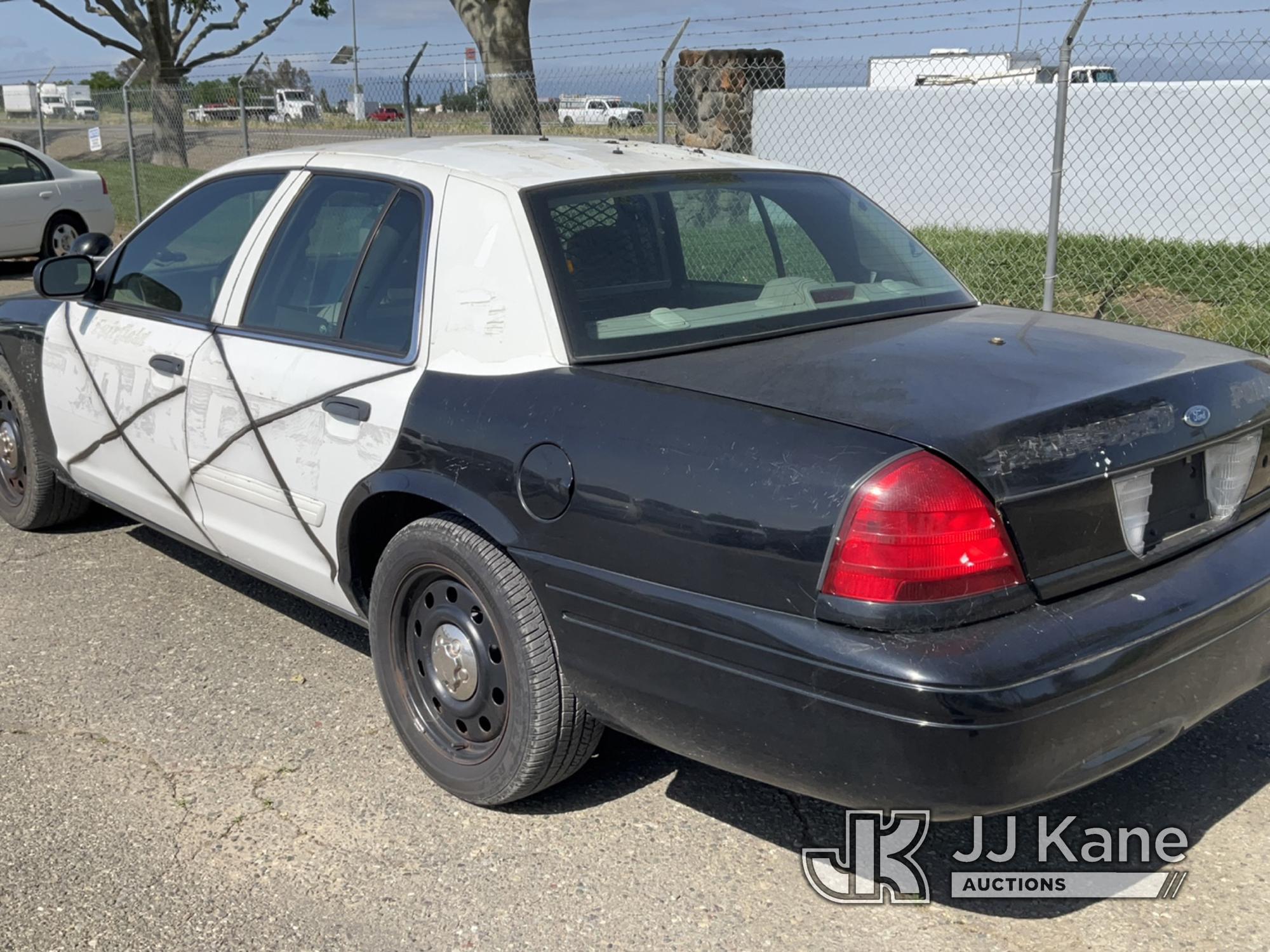 (Dixon, CA) 2009 Ford Crown Victoria Police Interceptor 4-Door Sedan Runs & Moves) (No Seat Belts in