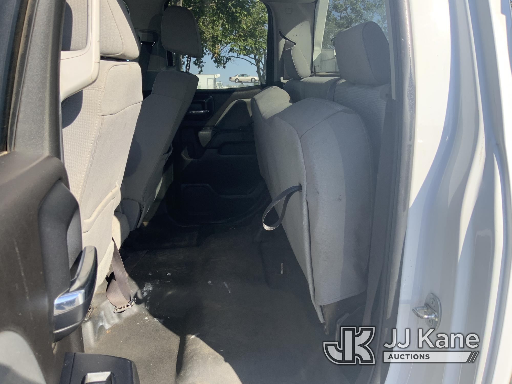 (Dixon, CA) 2017 Chevrolet 2500HD Service Truck Runs & Moves, Airbag Light On, No Reverse