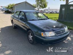 (Dixon, CA) 1999 Toyota AVALON 4-Door Sedan Runs & Moves) (Cracked Windshield