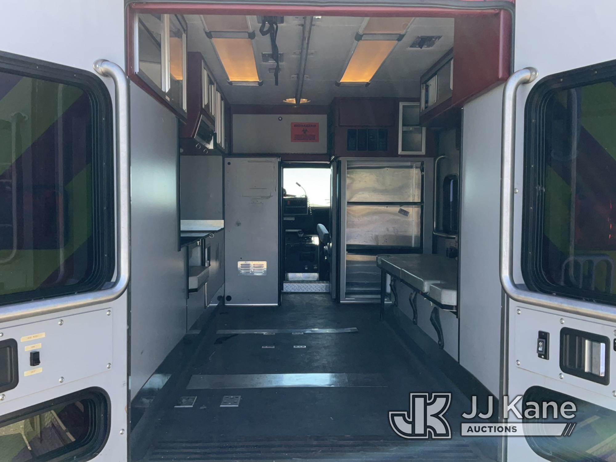 (Dixon, CA) 1999 International 4700 Ambulance/Rescue Vehicle Runs & Moves