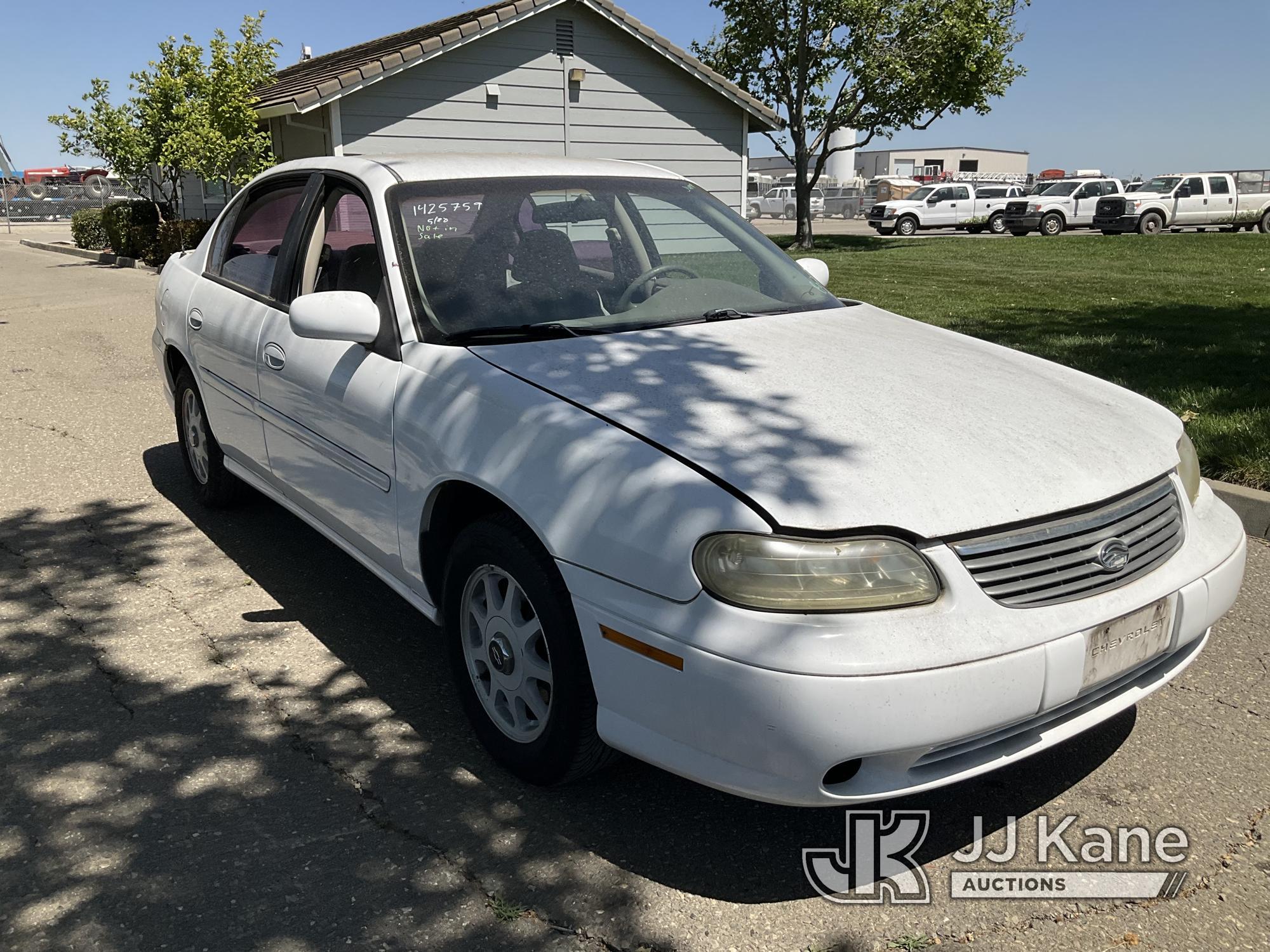 (Dixon, CA) 1998 Chevrolet Malibu 4-Door Sedan Runs & Moves) (Gas Gage Broken, Service Light On