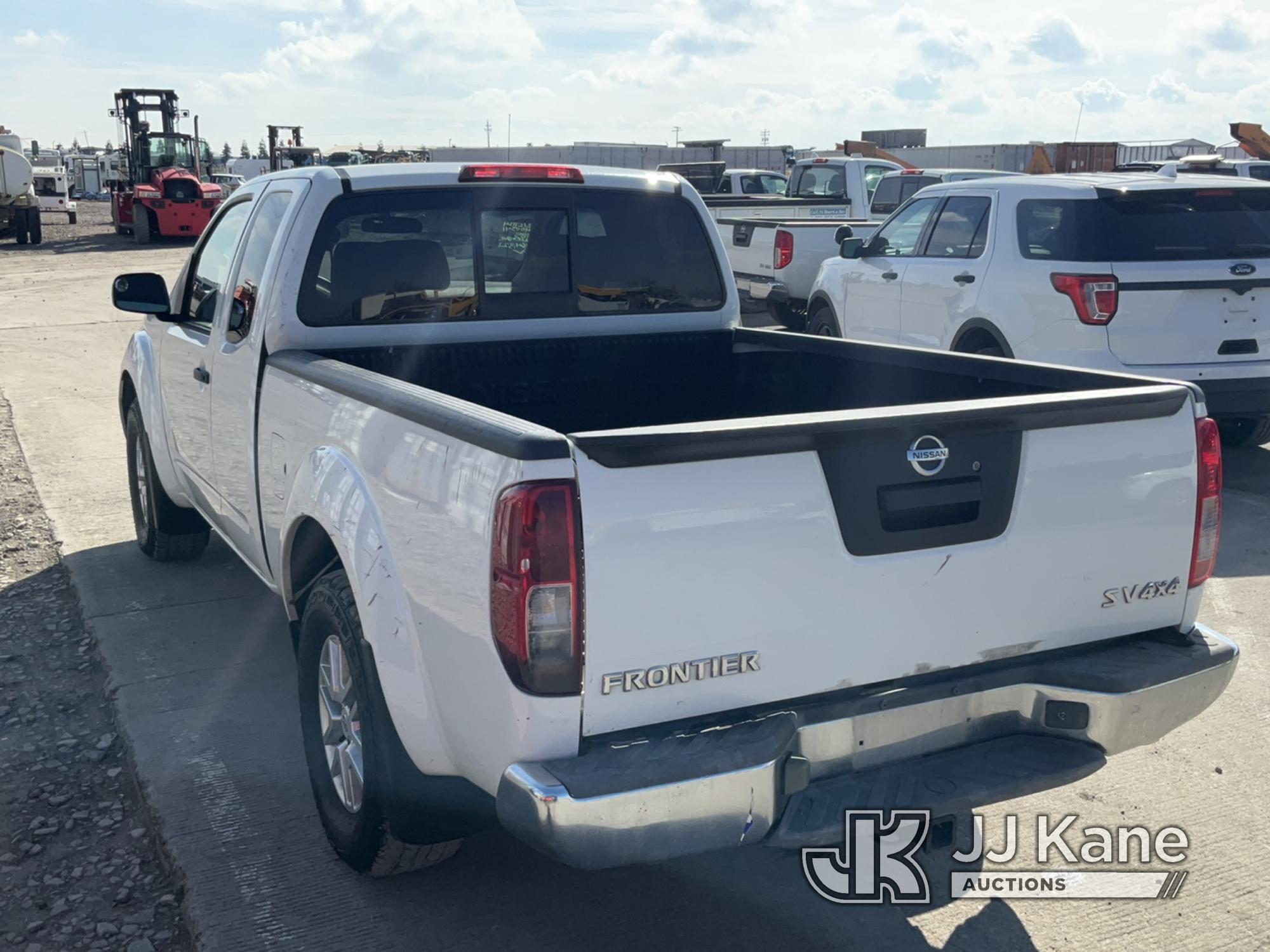 (Dixon, CA) 2016 Nissan Frontier 4x4 Extended-Cab Pickup Truck Runs & Moves)