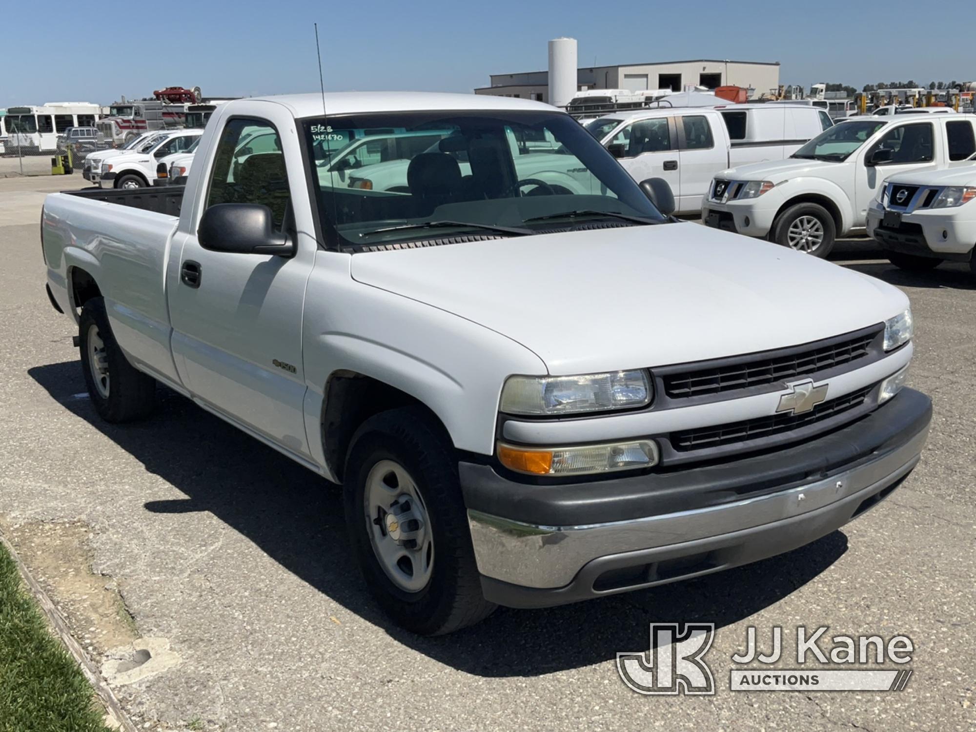 (Dixon, CA) 2002 Chevrolet Silverado 1500 Pickup Truck Runs & Moves