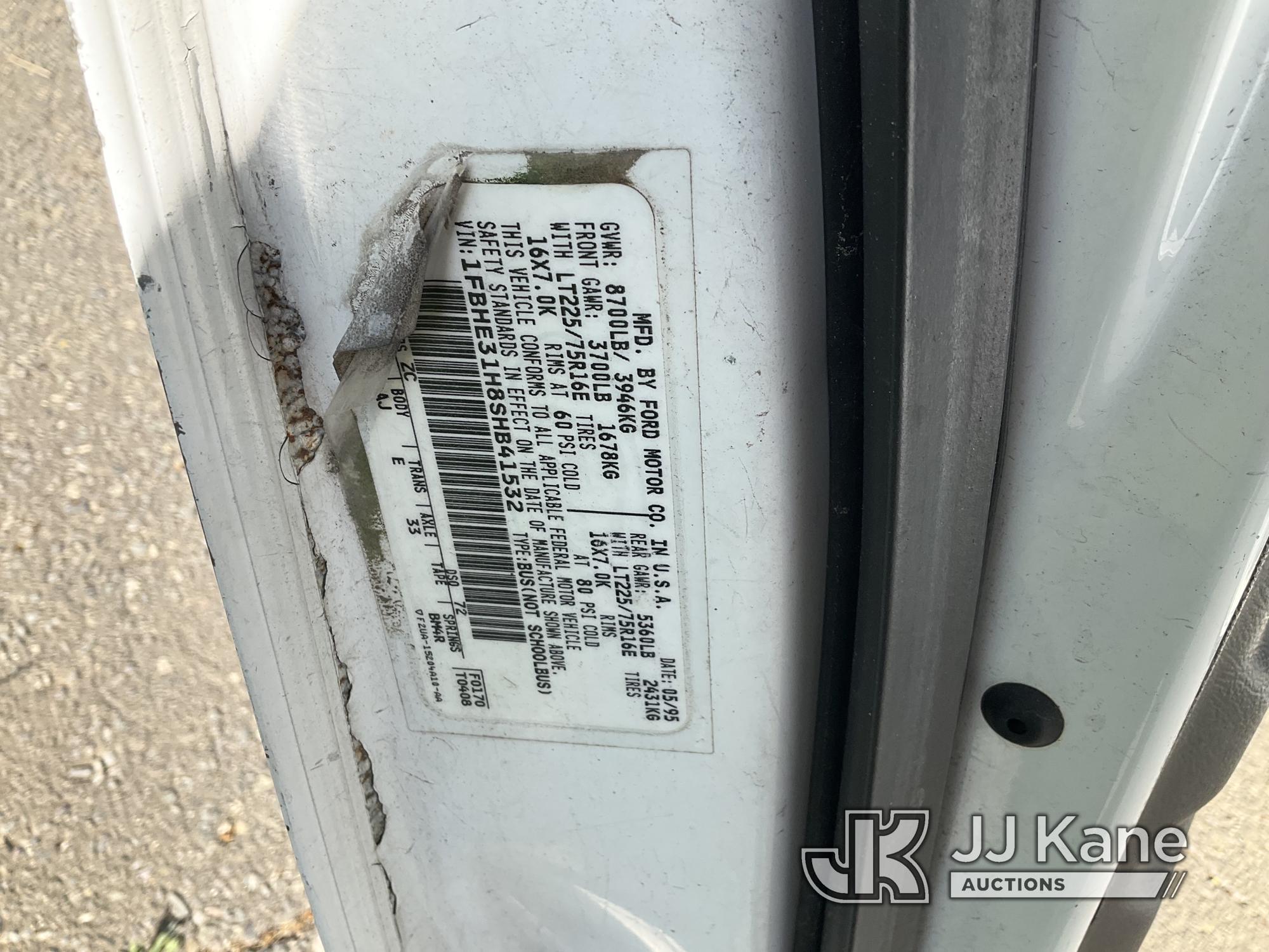 (Dixon, CA) 1995 Ford Club Wagon Cargo Van Runs & Moves) (Broken Window, Body Damage