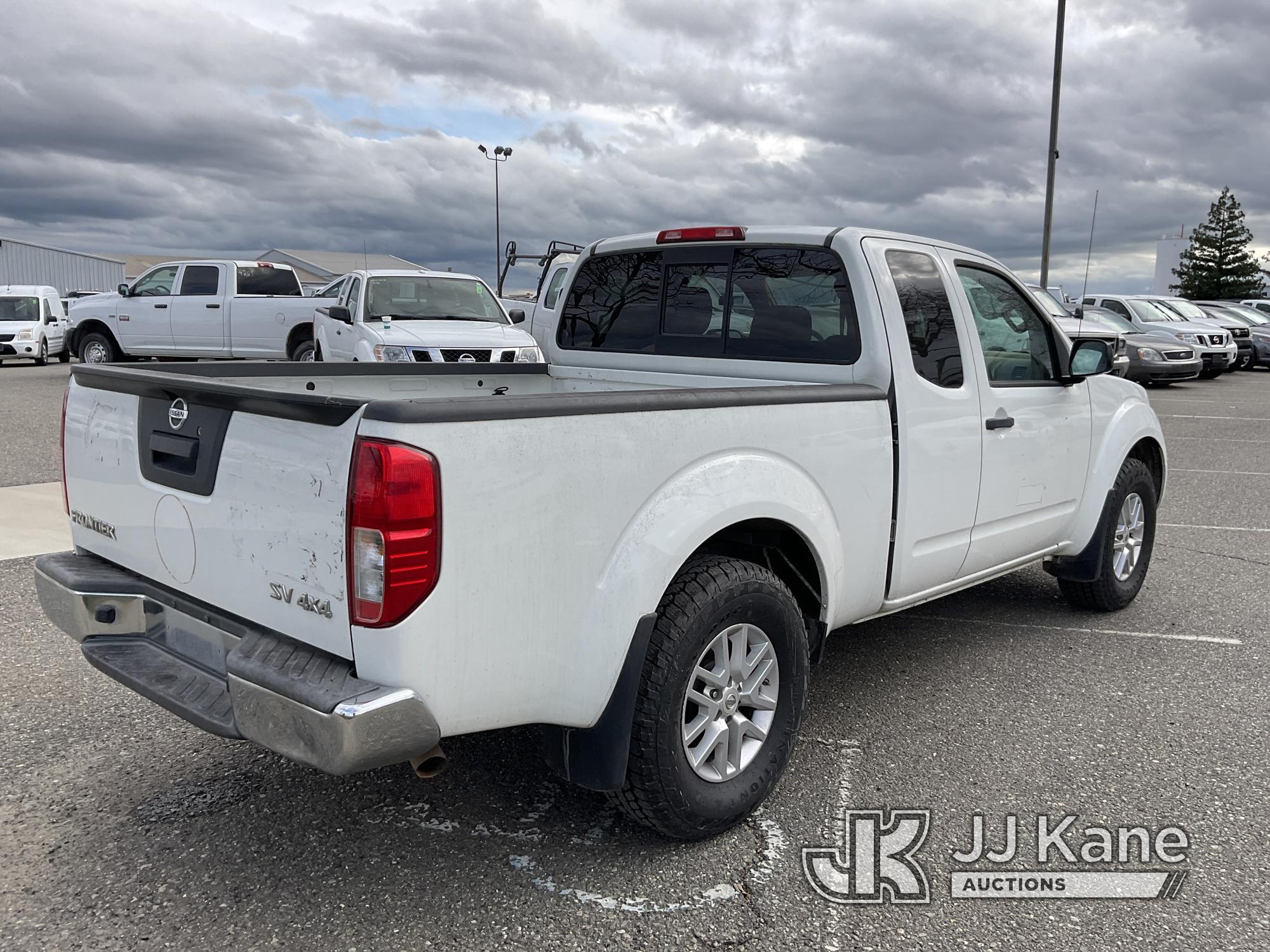 (Dixon, CA) 2016 Nissan Frontier 4x4 Extended-Cab Pickup Truck Runs & Moves, Bad Alternator, Vehicle