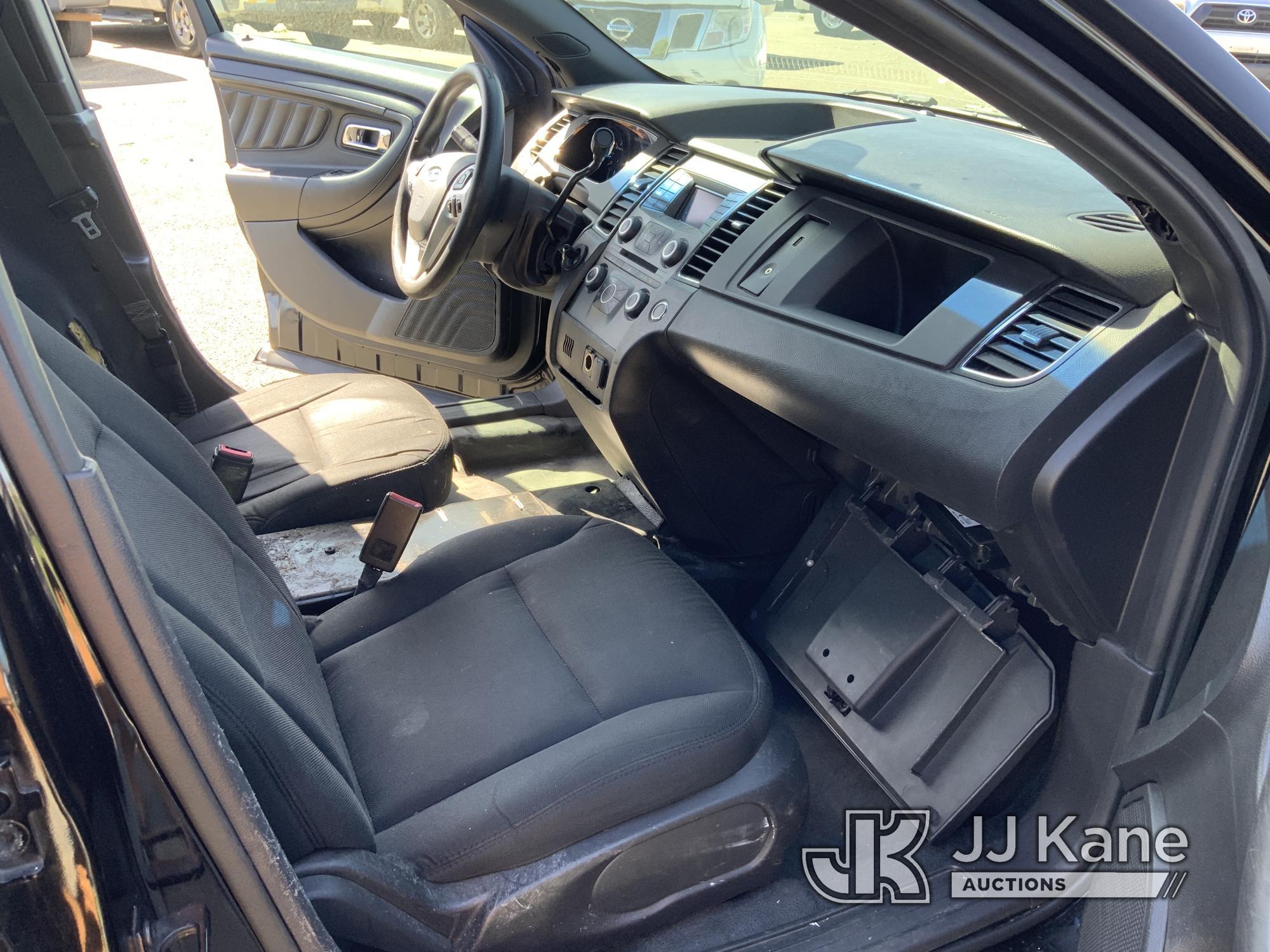(Dixon, CA) 2015 Ford Taurus AWD 4-Door Sedan Runs & Moves) (Rear Seatbelts Not Installed, No Rear S