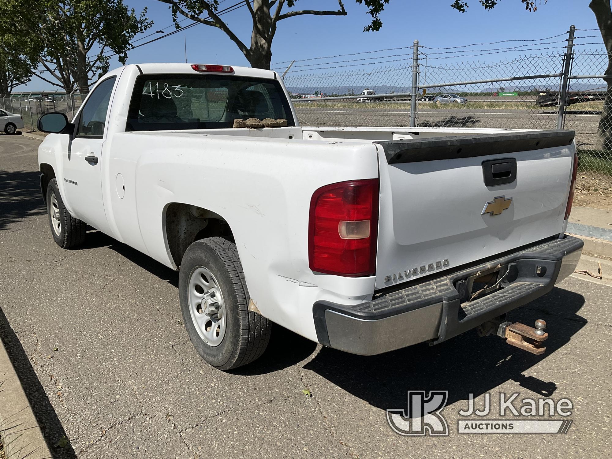 (Dixon, CA) 2009 Chevrolet Silverado 1500 Pickup Truck Runs & Moves) (Rust Damage, Missing GVWR, Bod