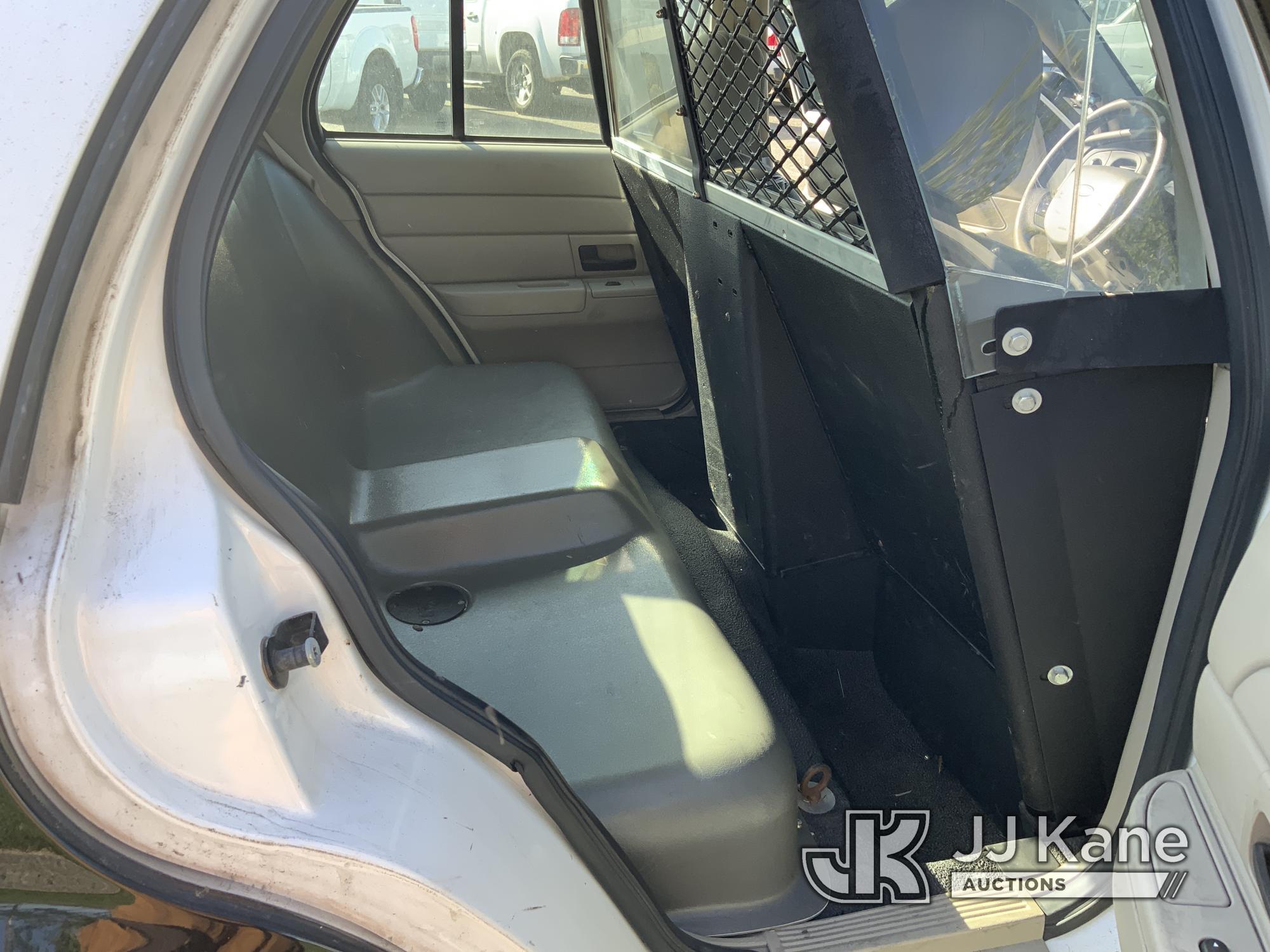 (Dixon, CA) 2006 Ford Crown Victoria Police Interceptor 4-Door Sedan Runs & Moves