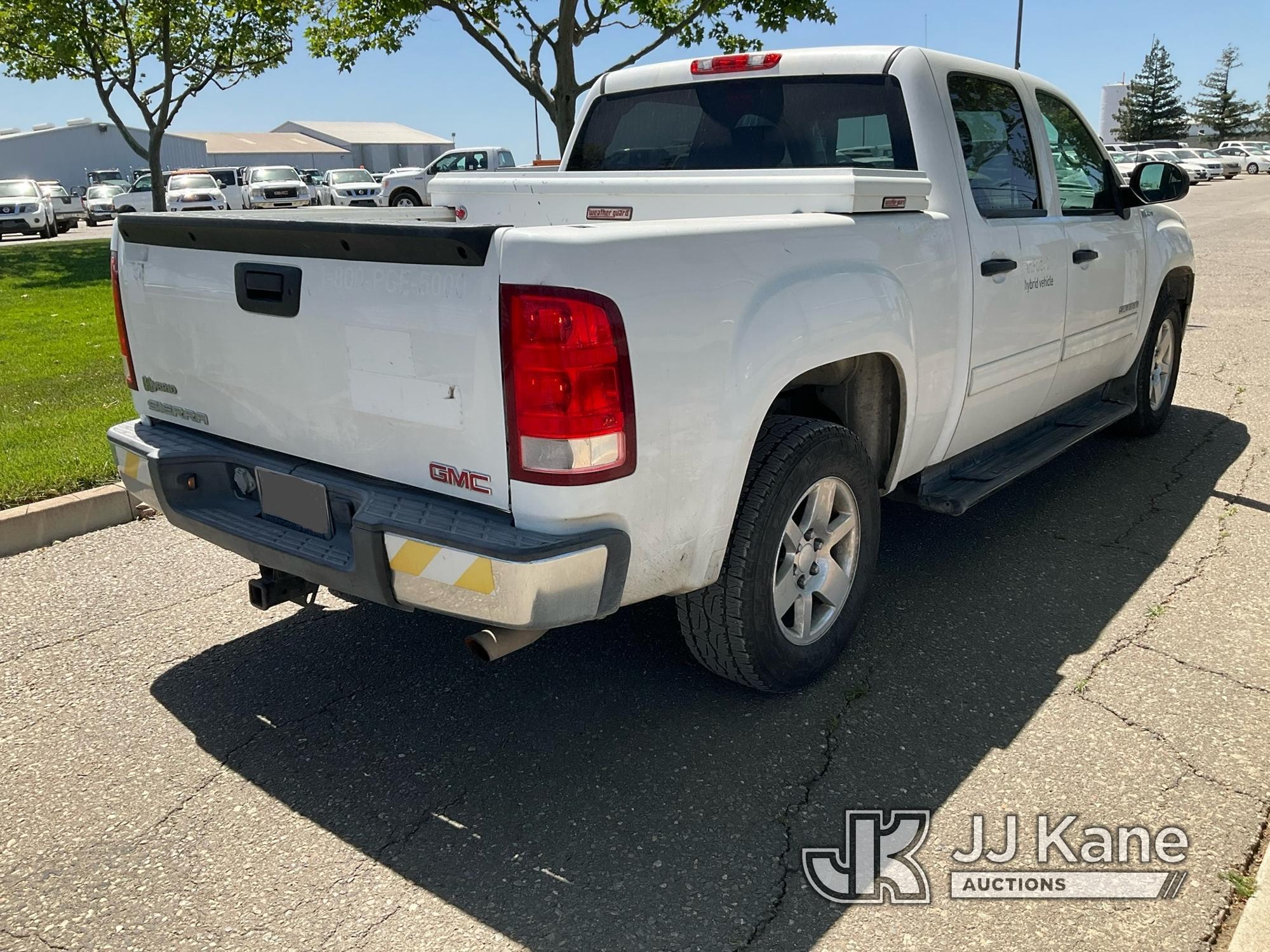 (Dixon, CA) 2013 GMC Sierra 1500 Hybrid Crew-Cab Pickup Truck Runs & Moves