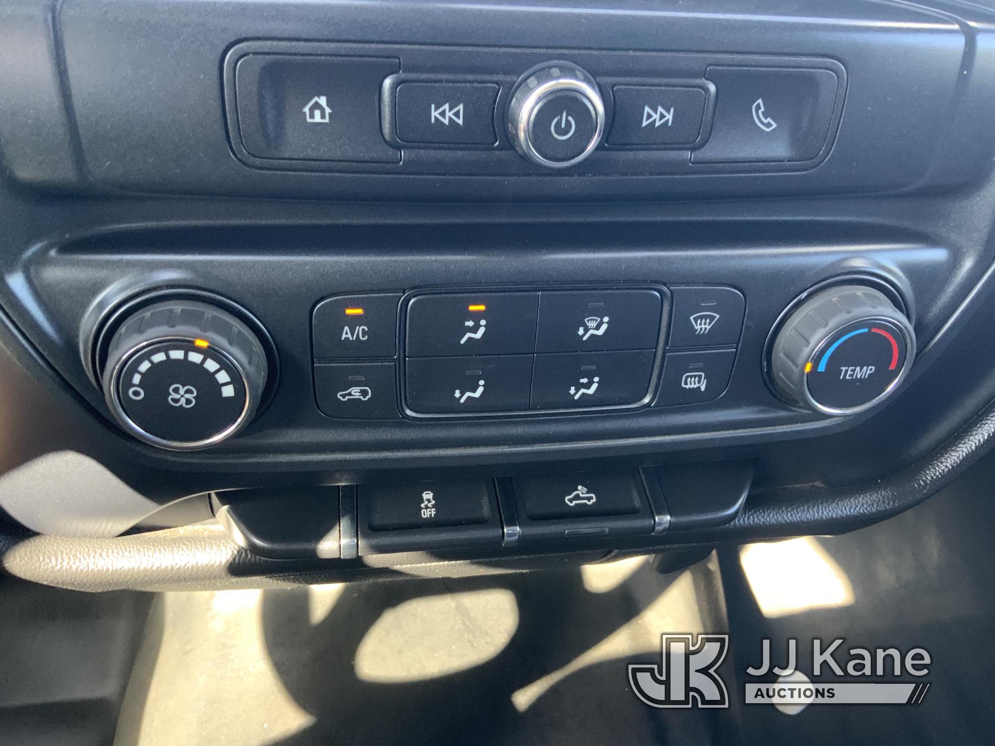 (Dixon, CA) 2017 Chevrolet 2500HD Service Truck Runs & Moves, Airbag Light On, No Reverse