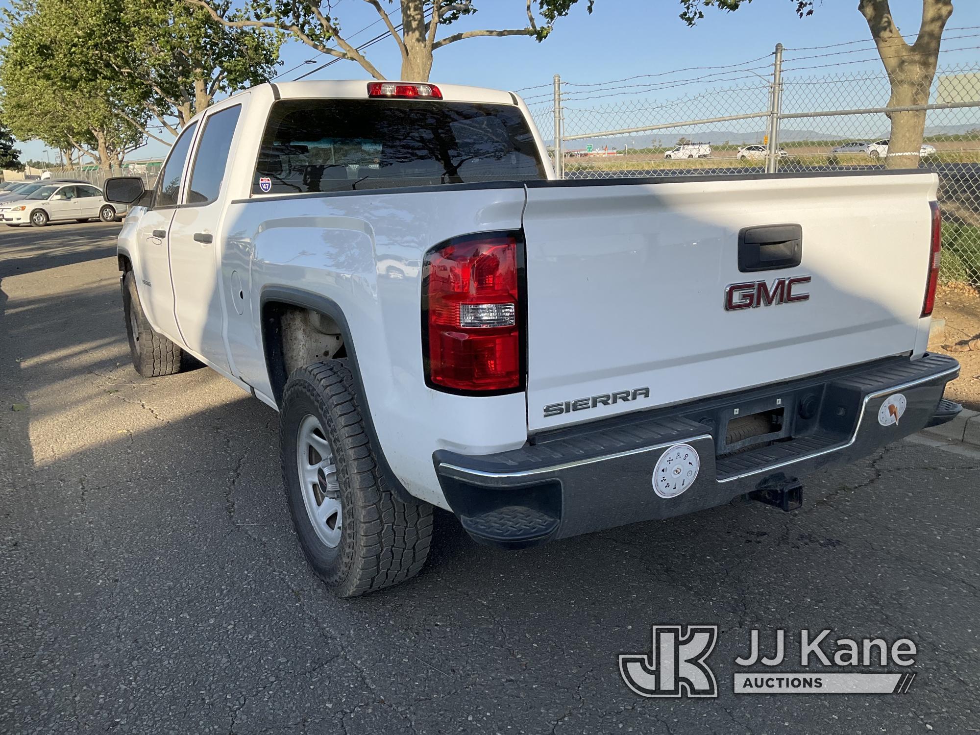 (Dixon, CA) 2018 GMC Sierra 1500 4x4 Crew-Cab Pickup Truck Runs & Moves) (Monitors, Tire Light Is On