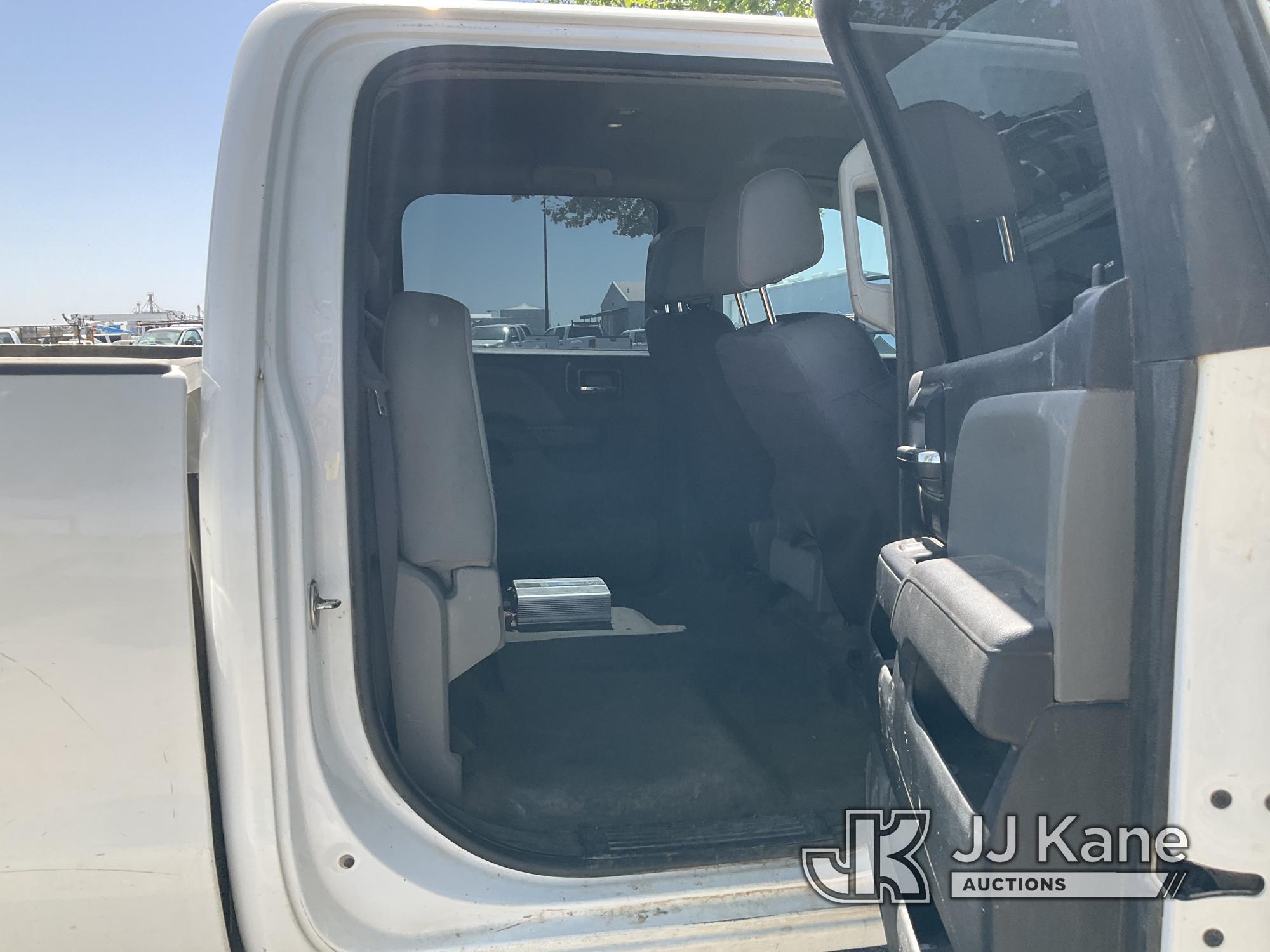 (Dixon, CA) 2019 CHEVROLET SILVERADO 2500HD Crew-Cab Pickup Truck Runs & Moves) (Body Damage, Rust D
