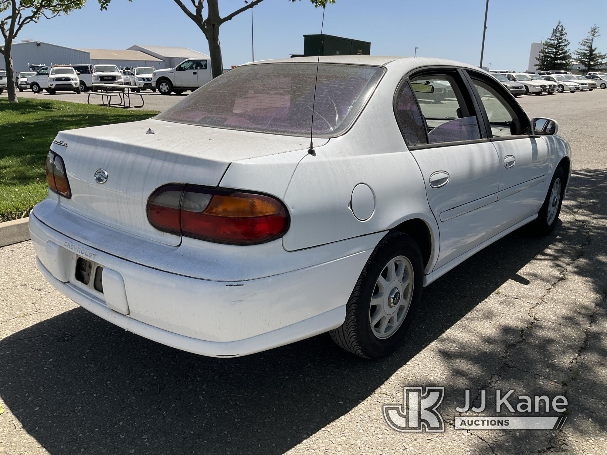 (Dixon, CA) 1998 Chevrolet Malibu 4-Door Sedan Runs & Moves) (Gas Gage Broken, Service Light On