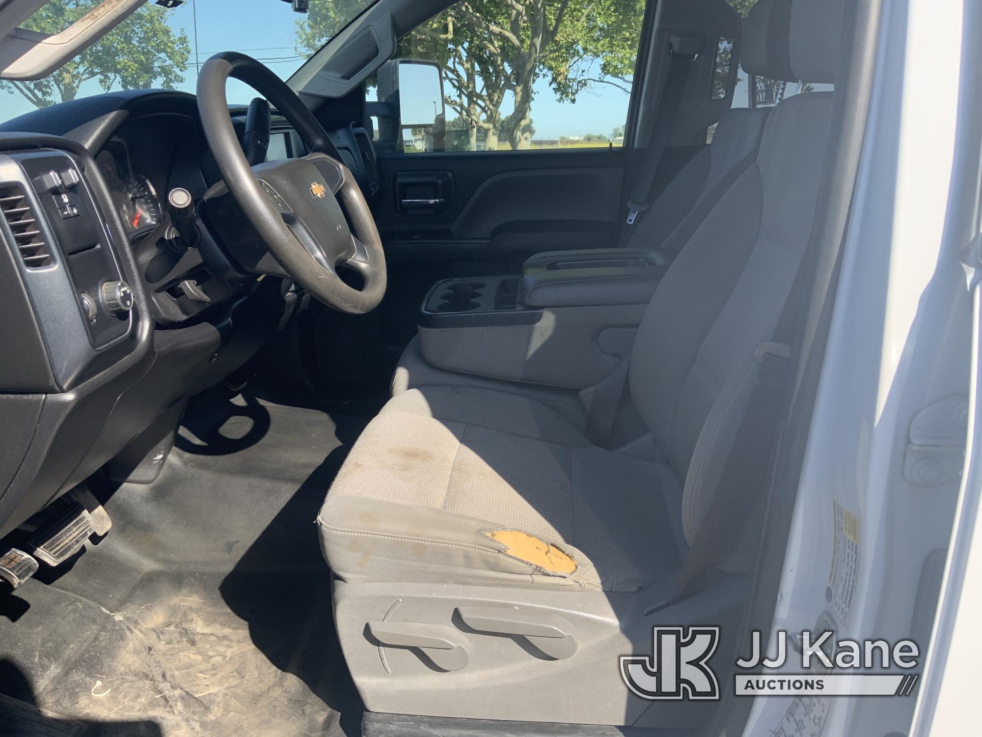 (Dixon, CA) 2017 Chevrolet 2500HD Service Truck Runs & Moves, Airbag Light On, No Reverse