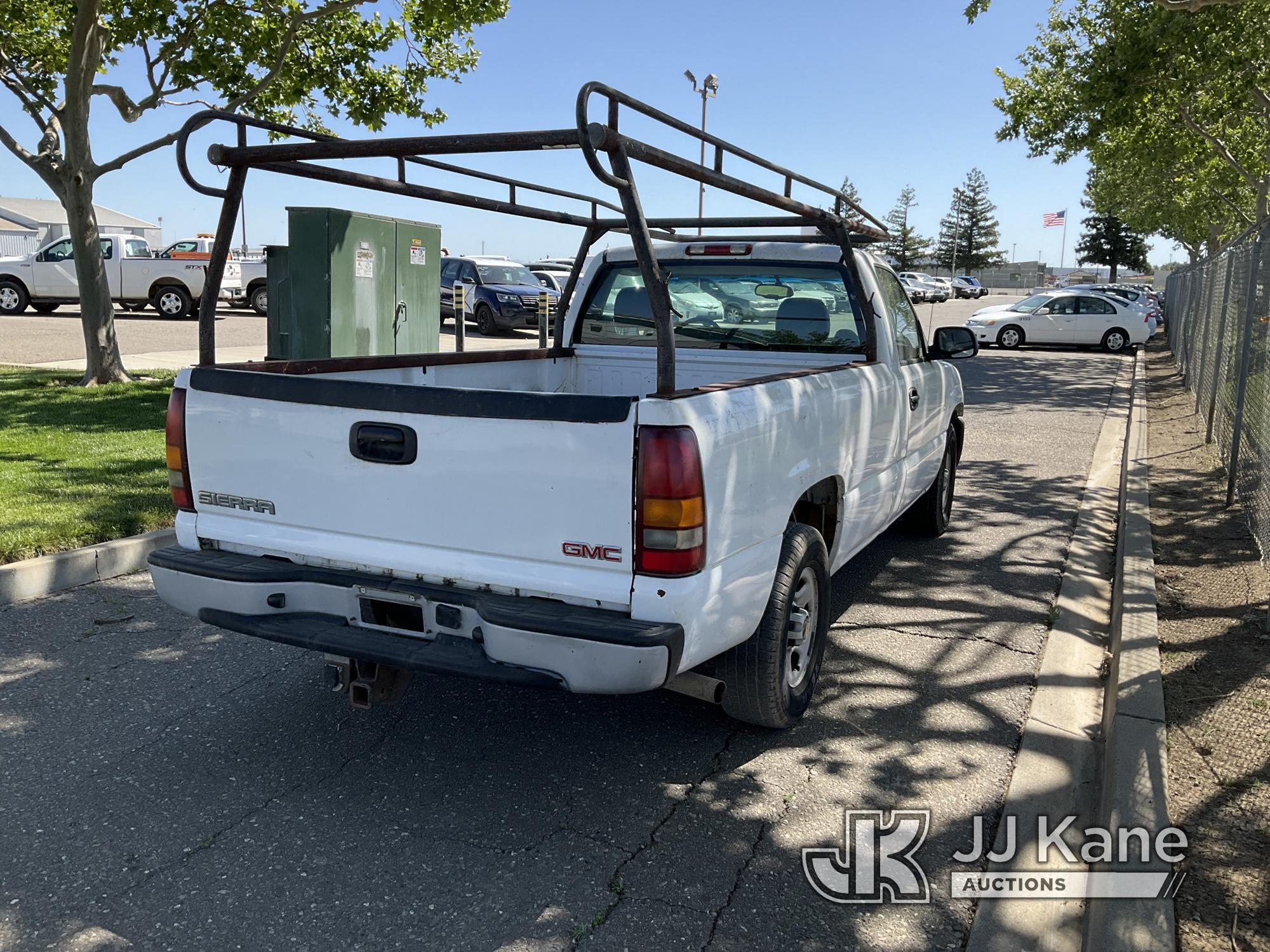 (Dixon, CA) 2003 GMC Sierra 1500 Pickup Truck Runs & Moves