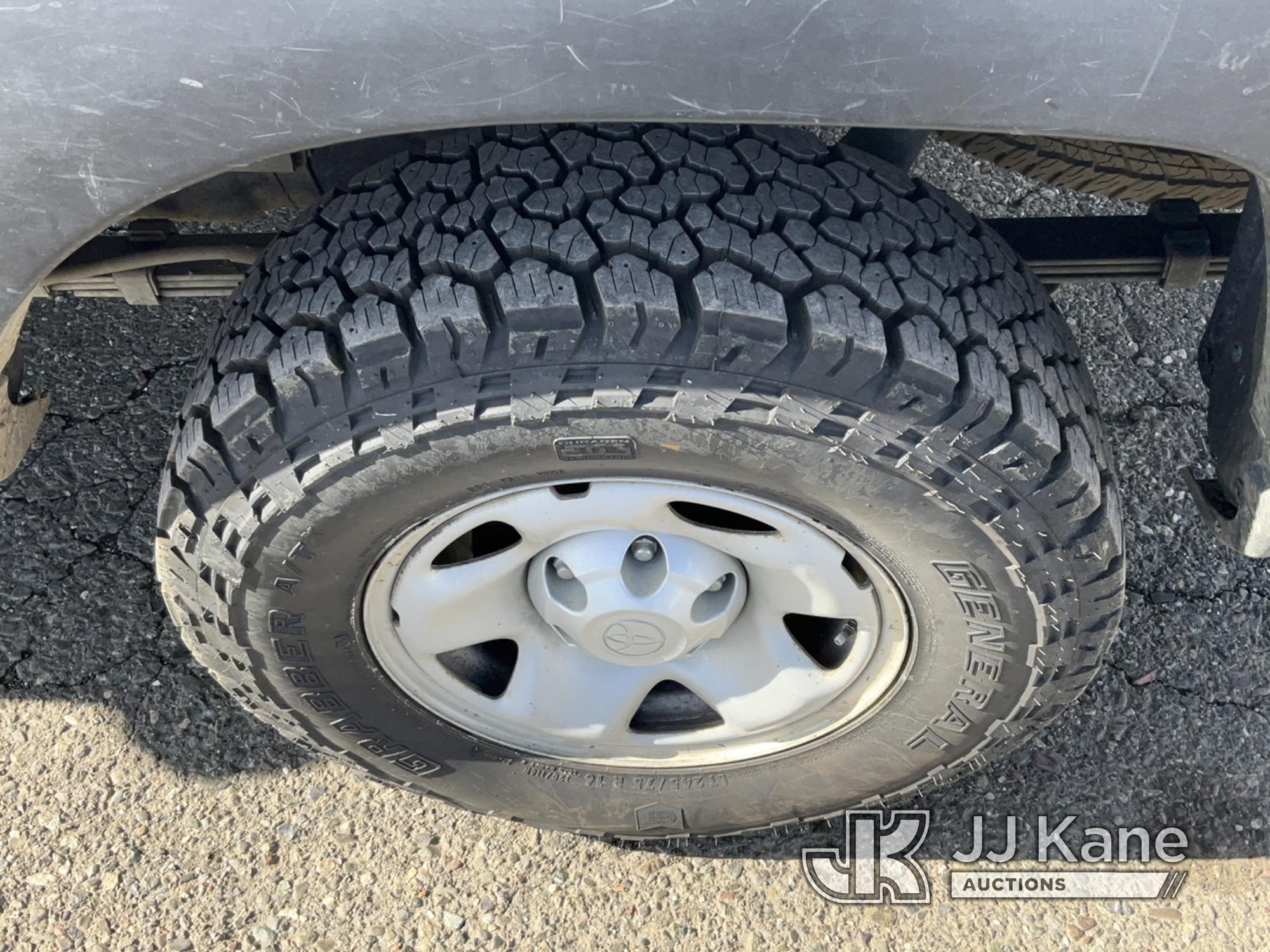 (Dixon, CA) 2015 Toyota Tacoma 4x4 Extended-Cab Pickup Truck Runs & Moves, Hood Will Not Latch Shut,