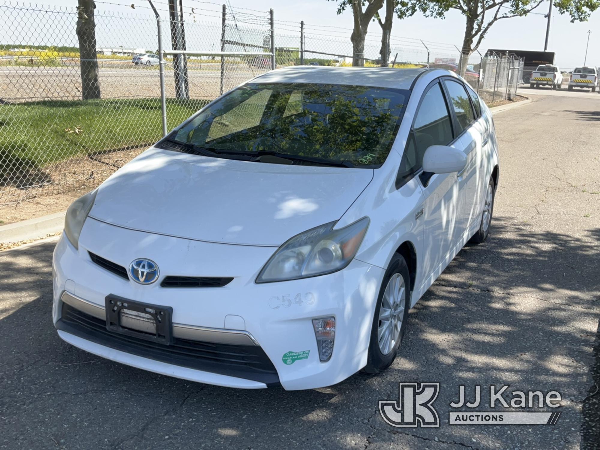 (Dixon, CA) 2013 Toyota Prius Hybrid 4-Door Sedan Runs & Moves